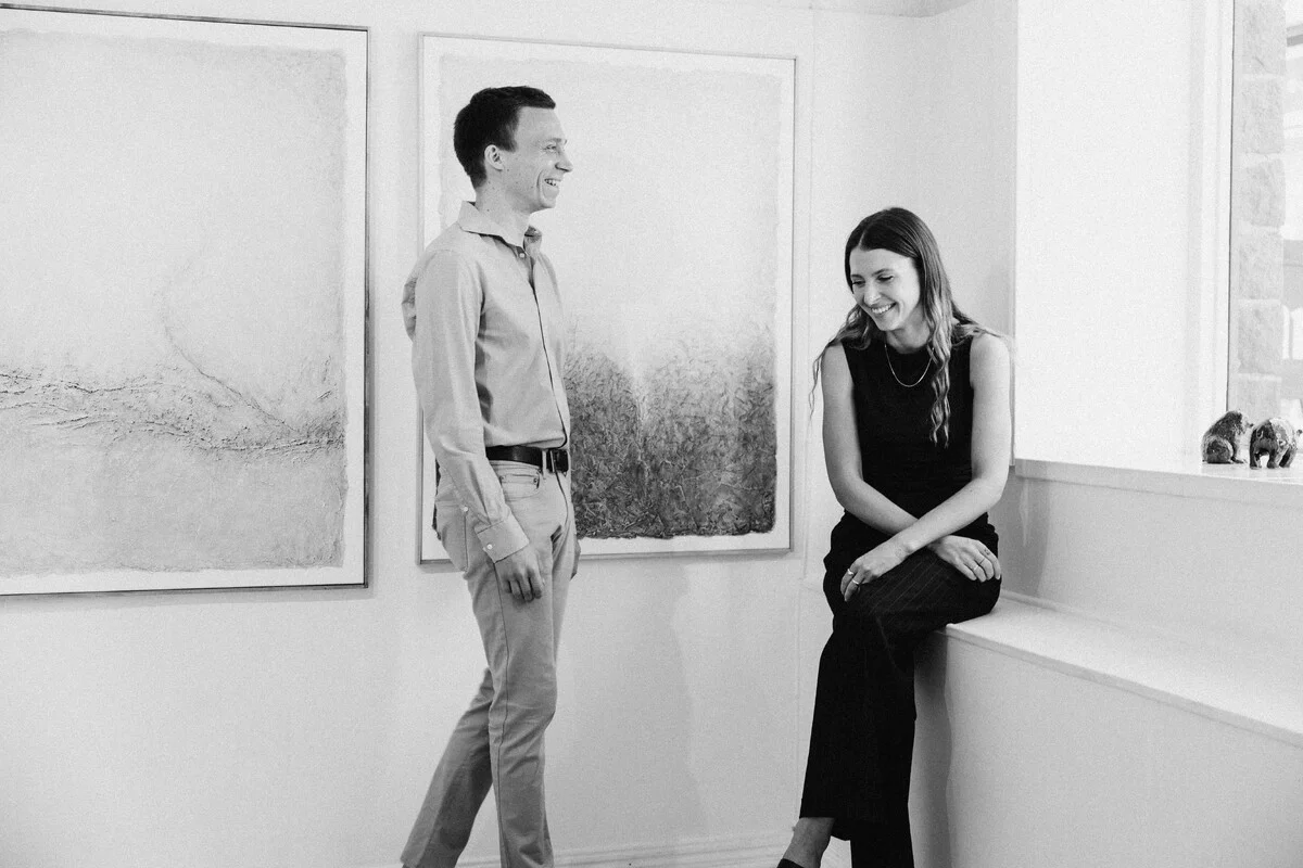 Timofey Makoveychuk och Cecilia Spendler i galleriet