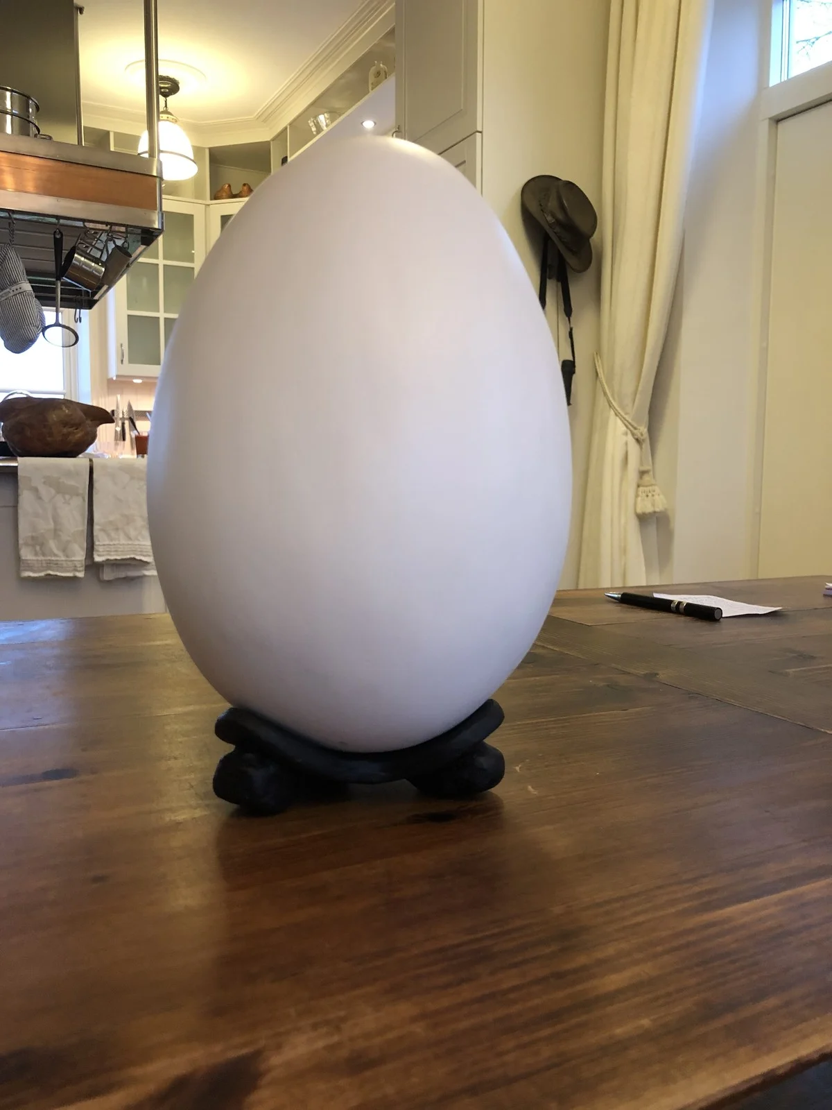 Skulptur Ägg. Pris vid förfrågan. av Elisabet Mattiasson