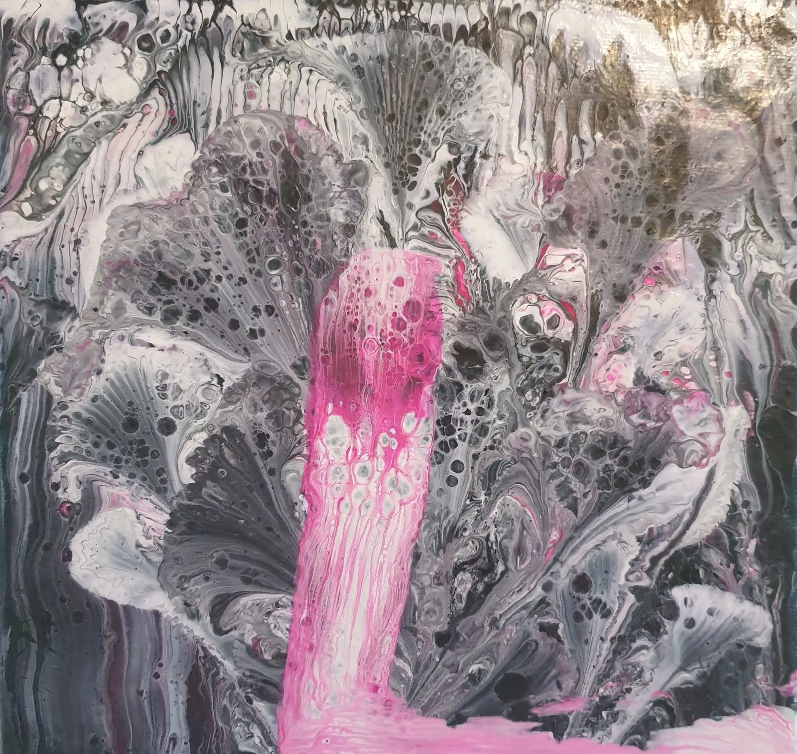 Akrylmålning Pink Ghost av Linda Jaredal