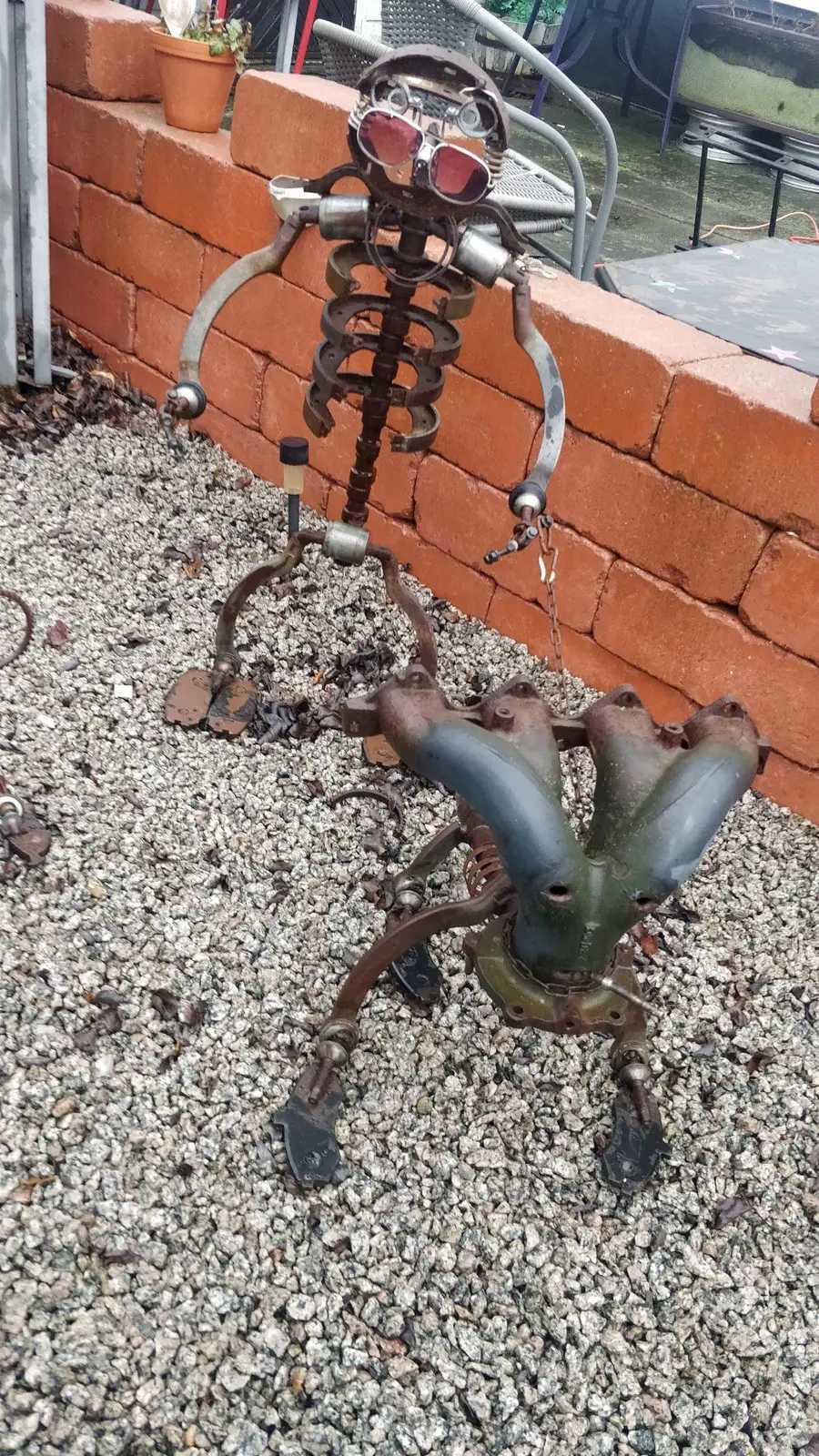 Skulptur Gubbe med hund av Daniel Albinsson