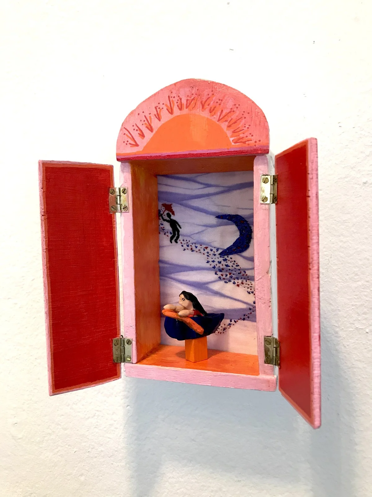 Skulptur Efterlängtat regn av Vania Moore Briones