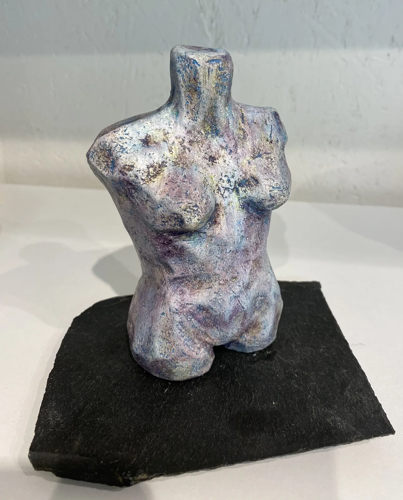 Skulptur Shimmering body av Carina Mäkinen