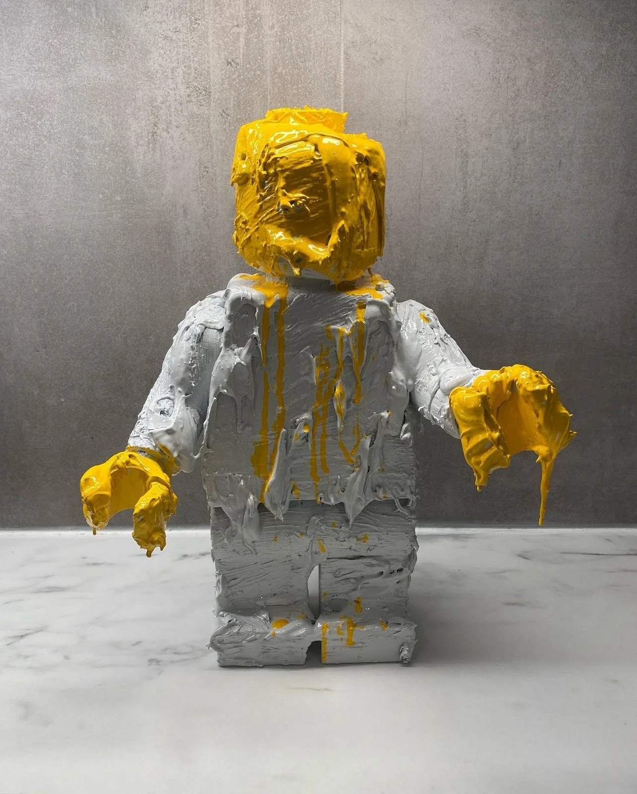 Skulptur Melted Lego av 977 Studio Adam Ström