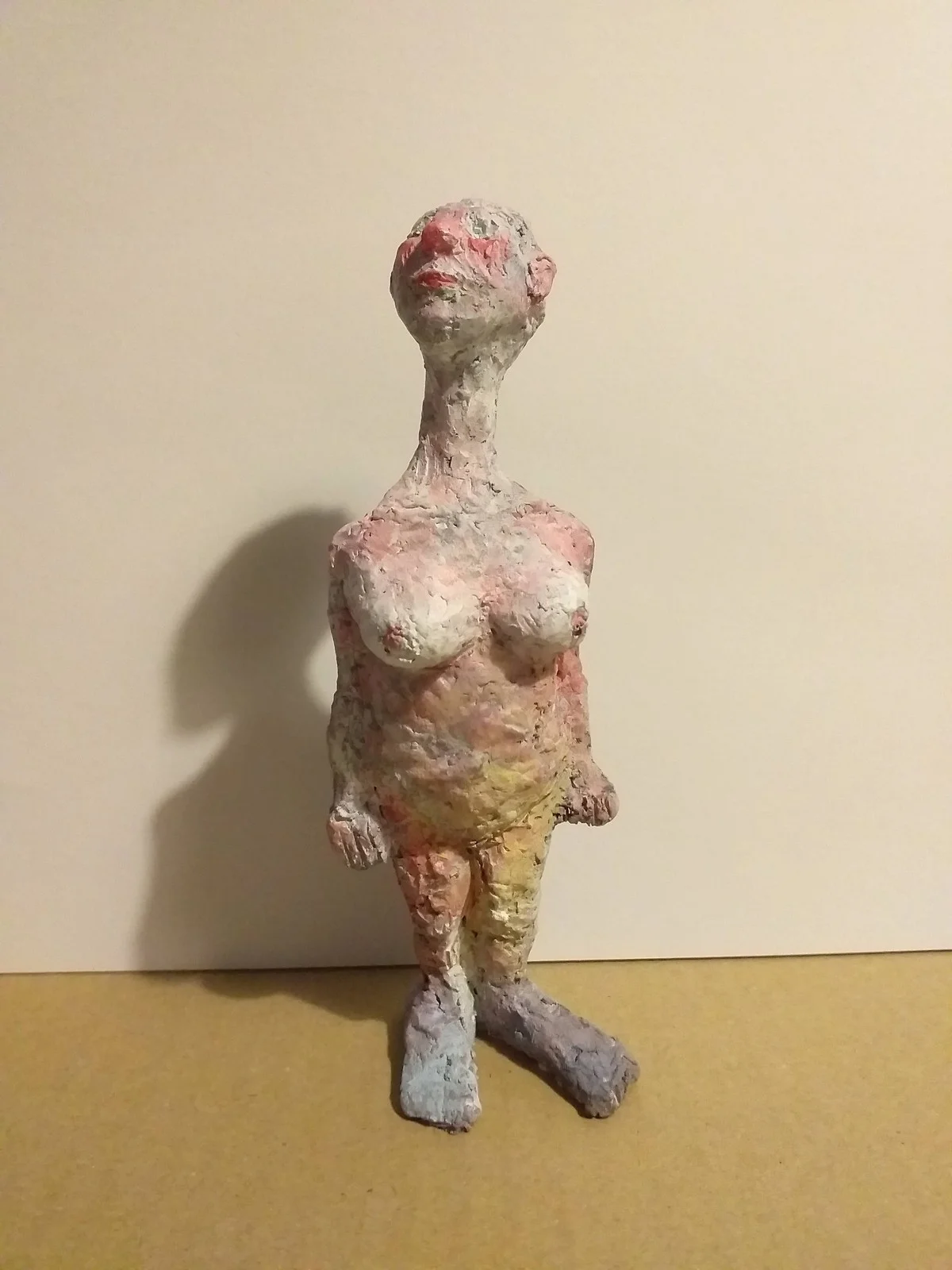 Skulptur Colourful lady av Joakim Sederholm