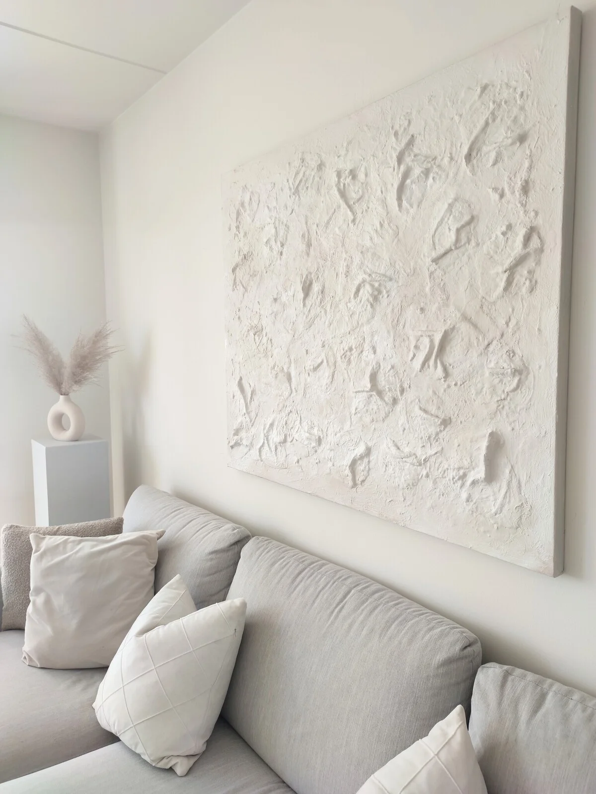 Minimalistic luxury - Stor abstrakt vit tavla | Handmålad och unik av Artbymiss.j