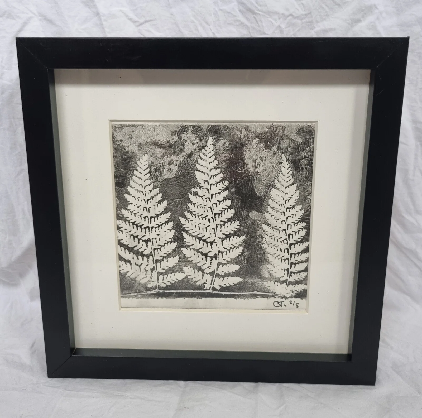 HOLMEN SKOG BLACK AND WHITE av CAMILLA THELIN