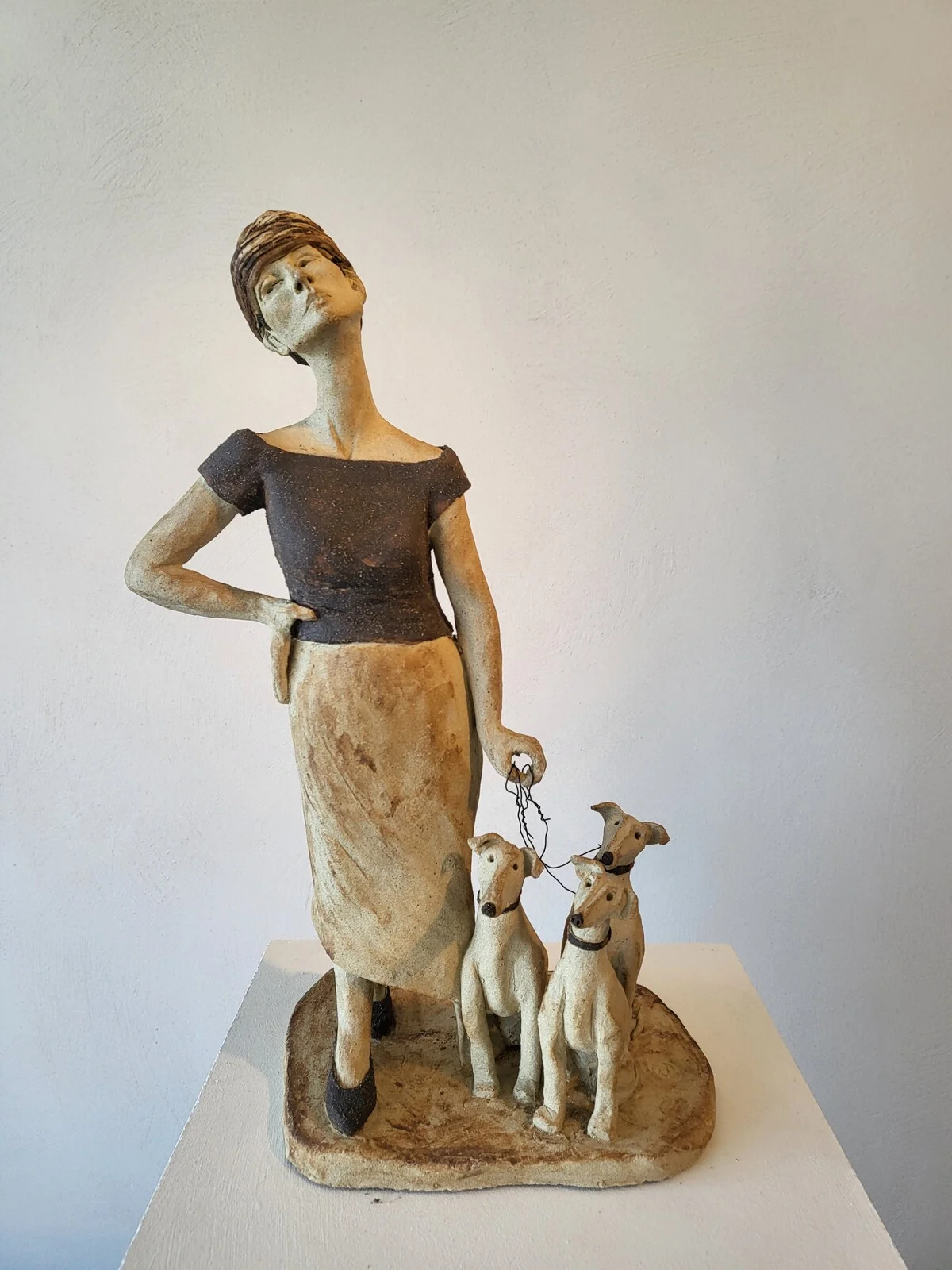 Skulptur Sådan herre... (Like master, like dog) av Annika Rehn