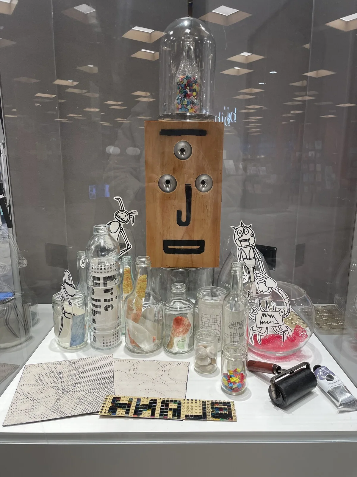 Glass and prints av Eric Hallberg