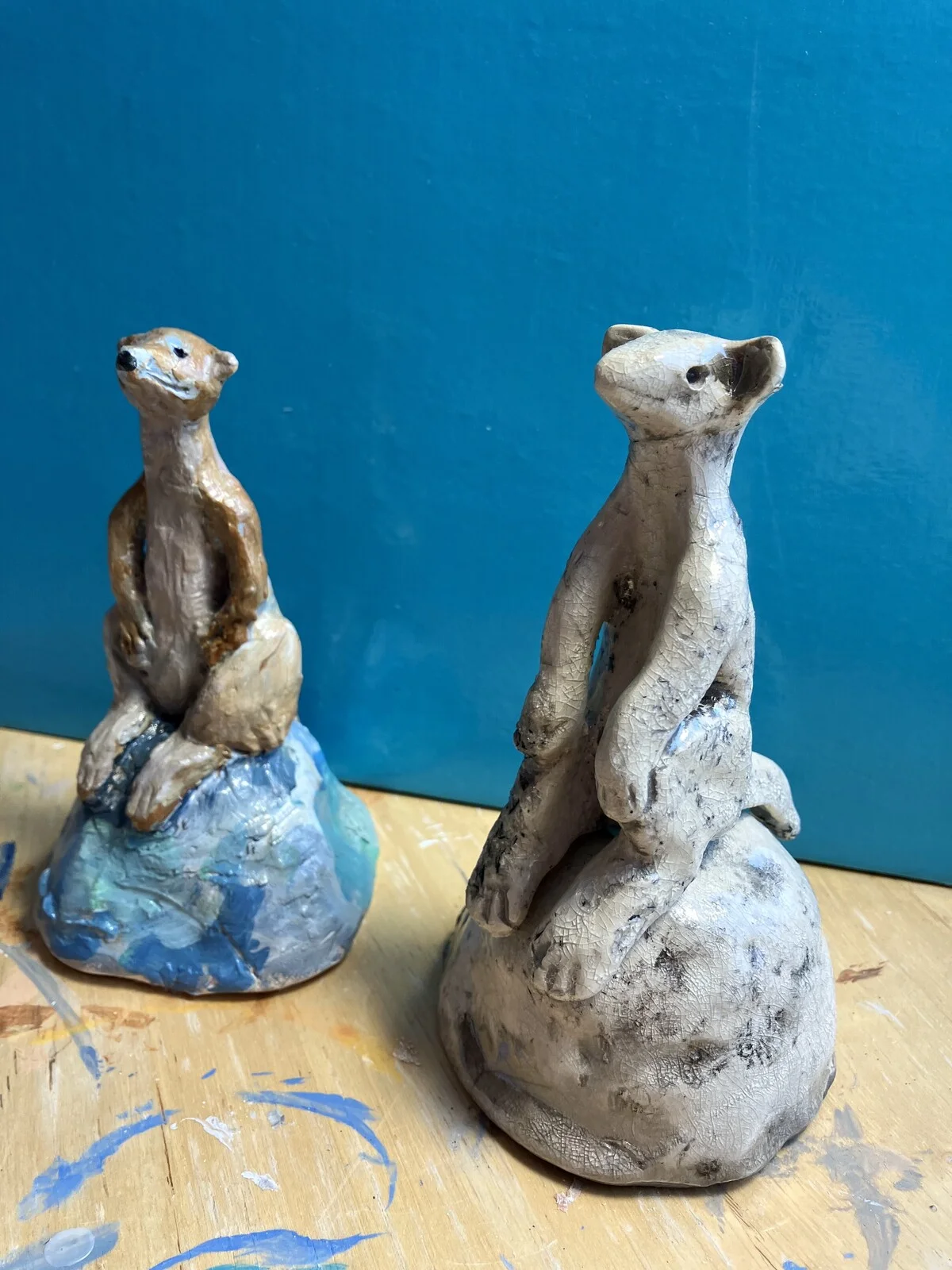 Skulptur Vaktande surikater av Kerstin Zetterman