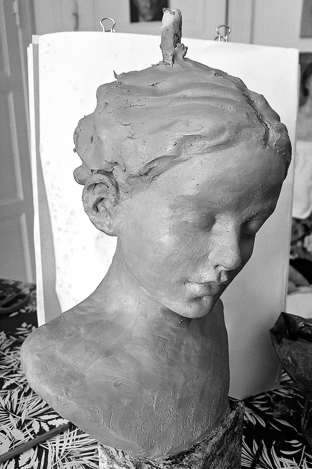 Skulptur Lera-ongoing av Josefin Johansson Skulptur