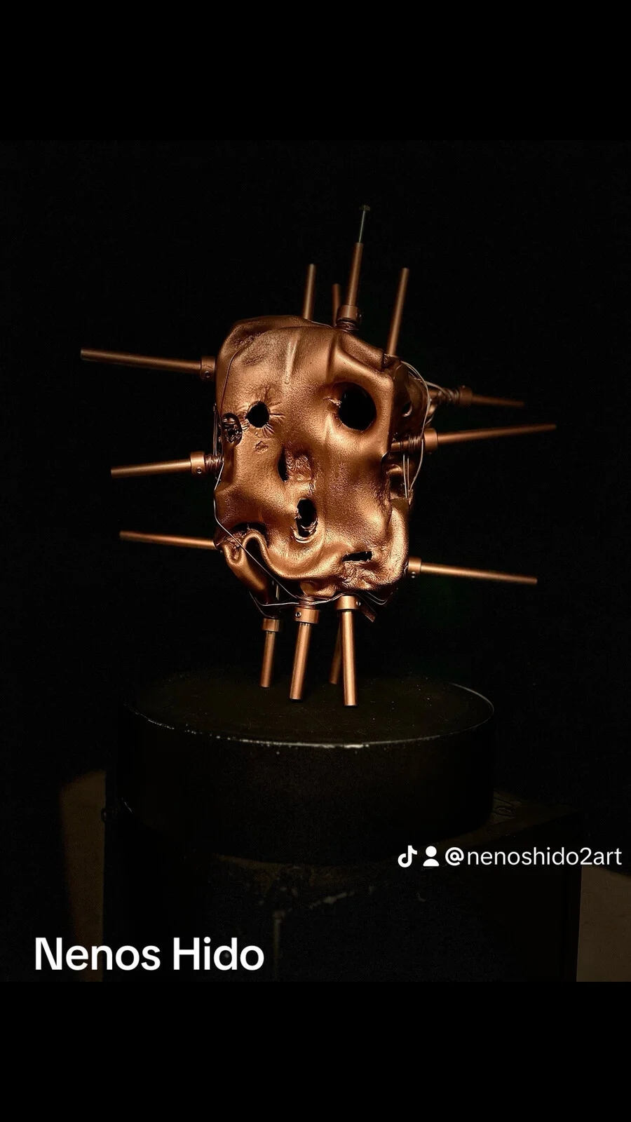Skulptur Livet är kort och hårt av Nenos Hido