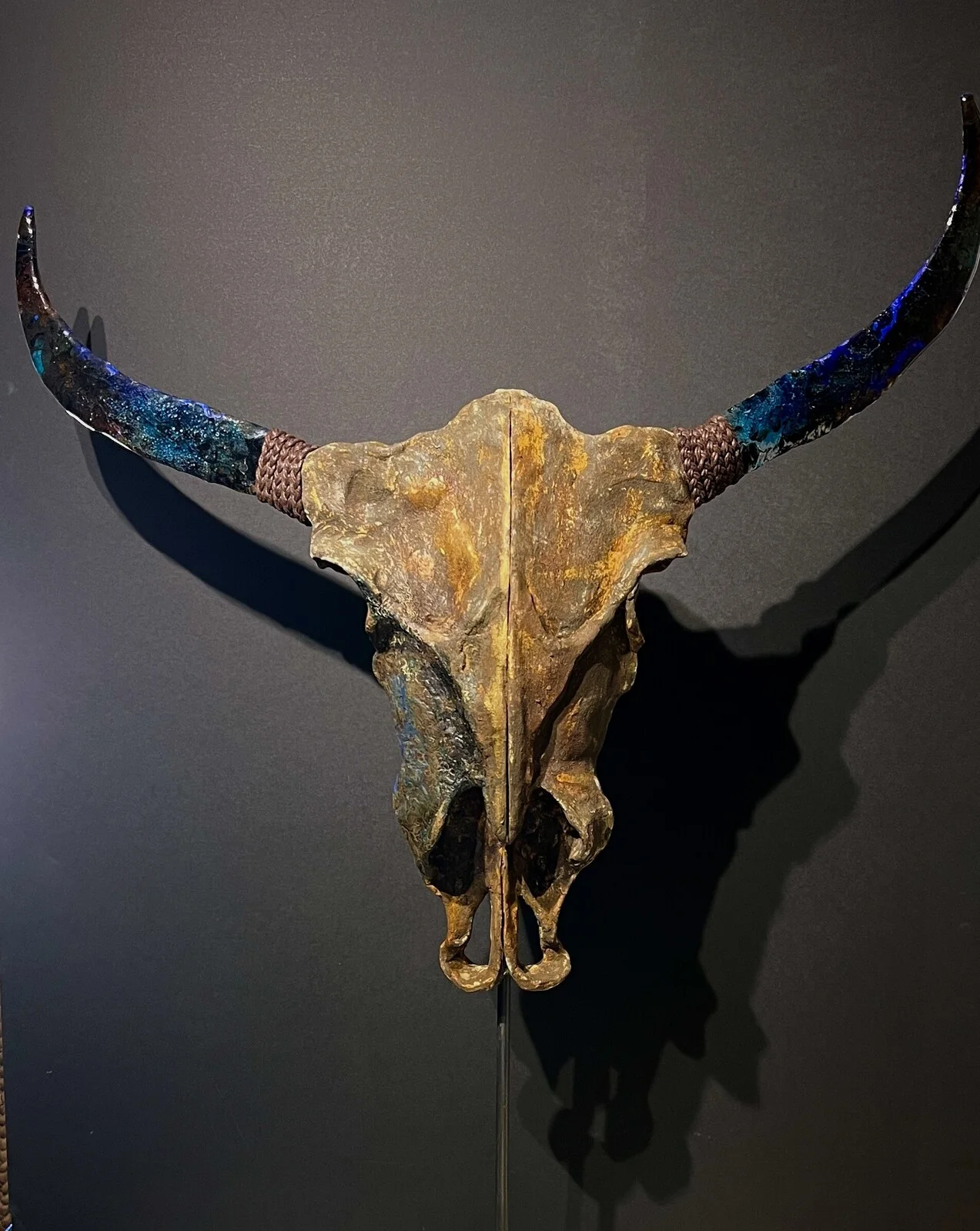 Skulptur THE SKULL av Elisabeth Ohlström