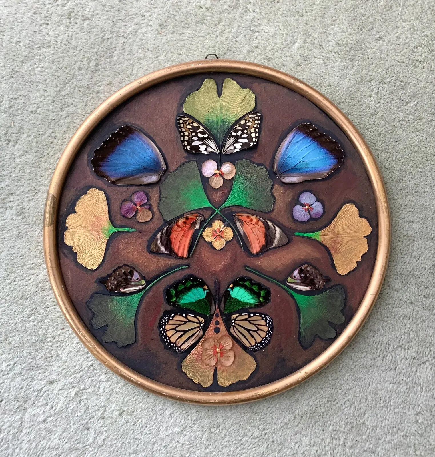 Fjärils dans. av Loretta Nigals