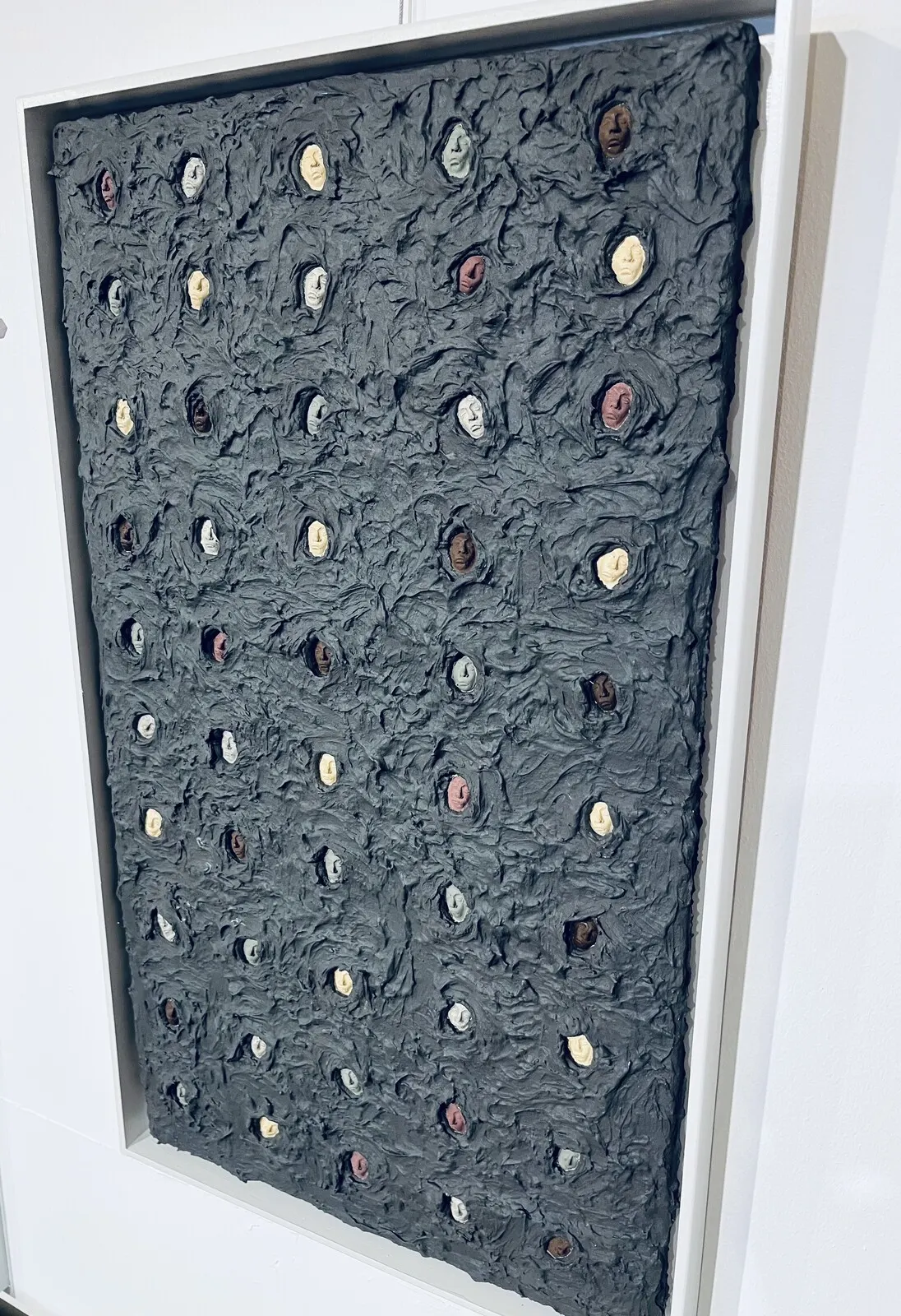 Skulptur Faces av Daniéla Jarlén