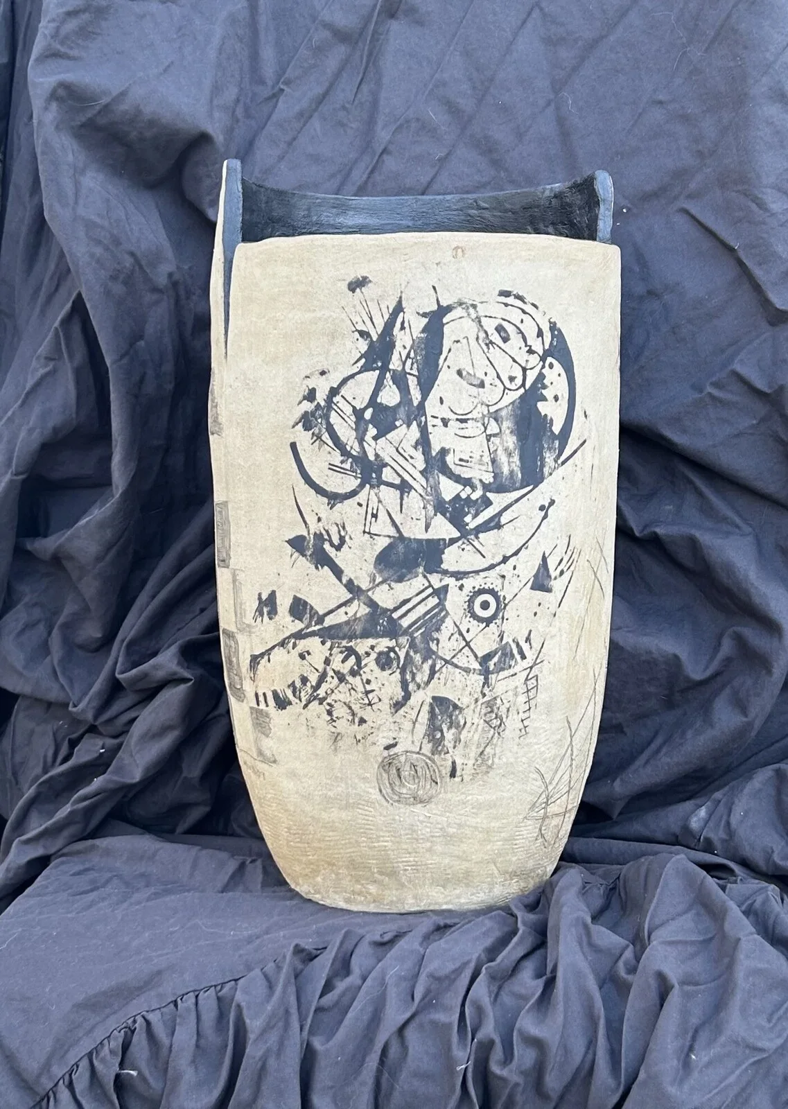 Skulptur Kandinsky litografi efter Kandinsky av Beti Velkoska DDBC Keramik