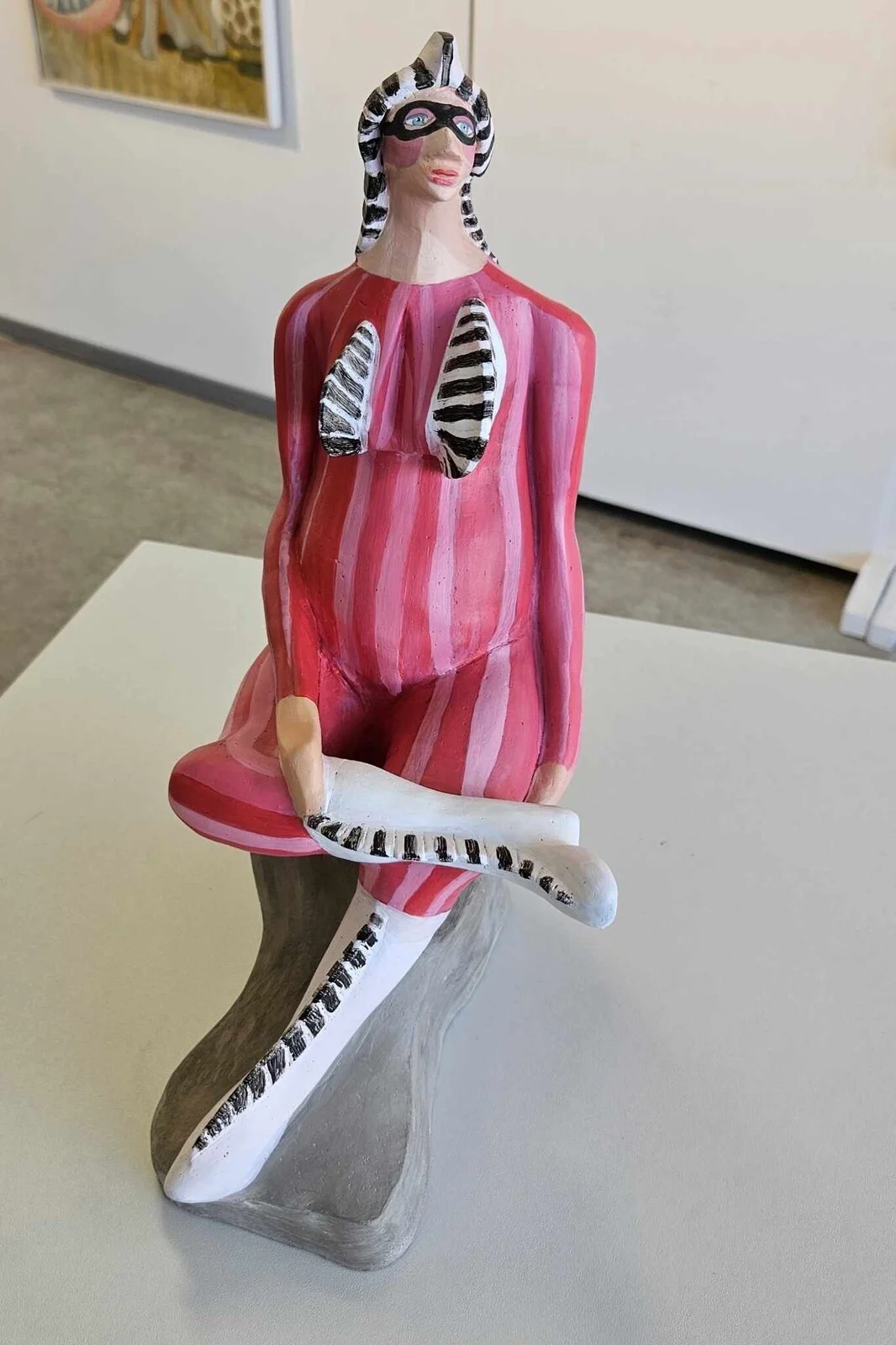 Skulptur Gömd bakom masken av Veroniqa Perzon
