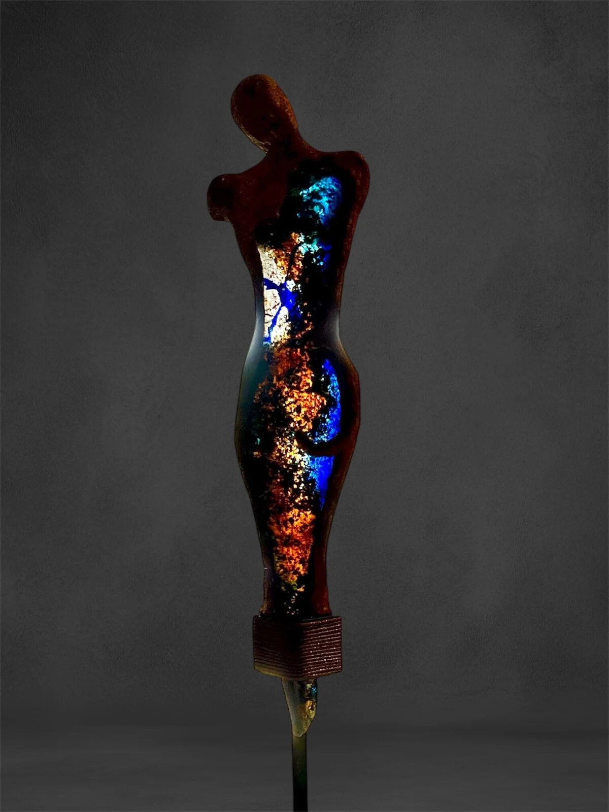 Skulptur THE SILHOUETTE OF A WOMAN av Elisabeth Ohlström