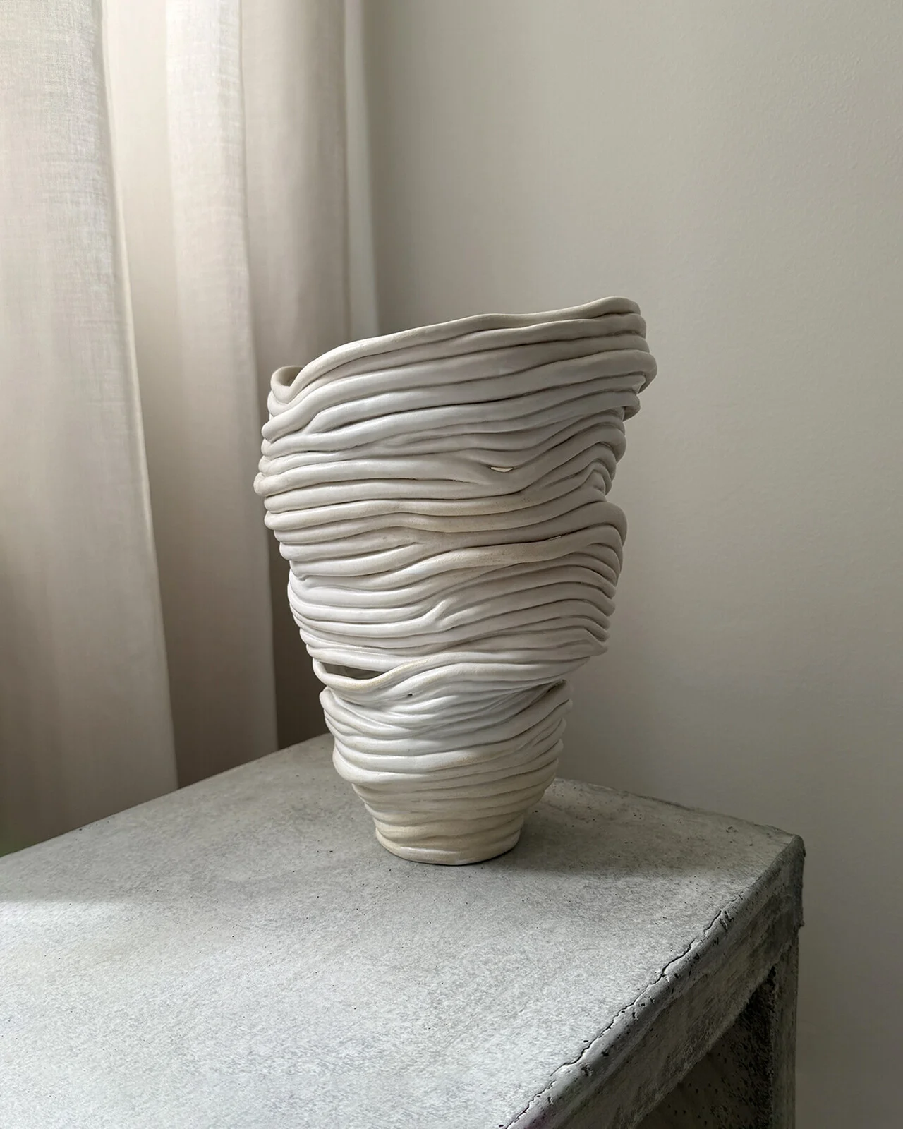 The "Peephole" Vase av Rosanne Ejenstam