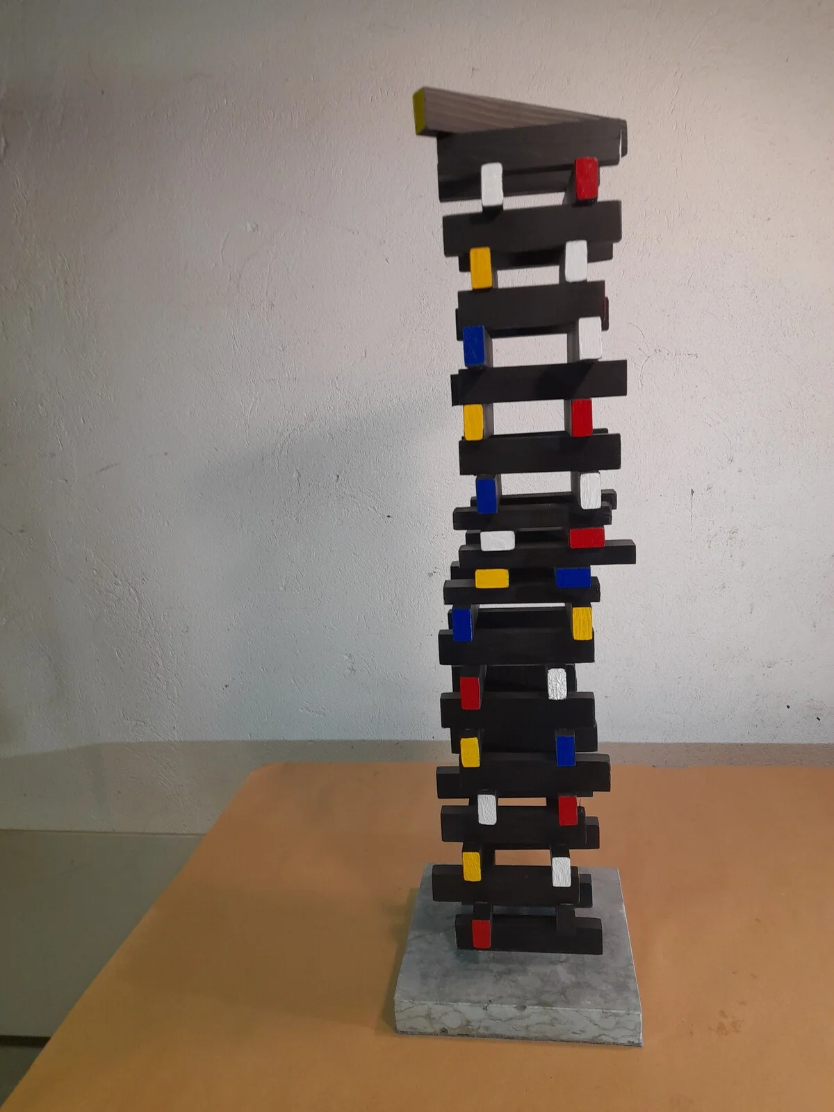 Skulptur Construction av Håkan Lissmark