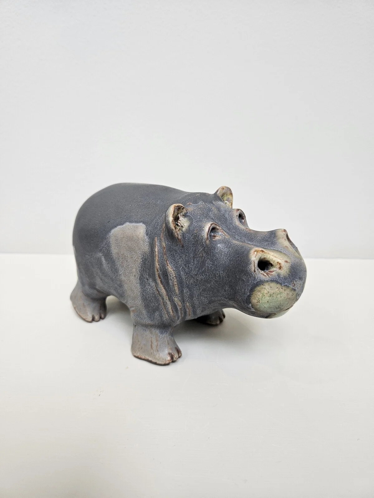 Skulptur Flodhäst nr 3 av Lergaraget Susanna Sjödin