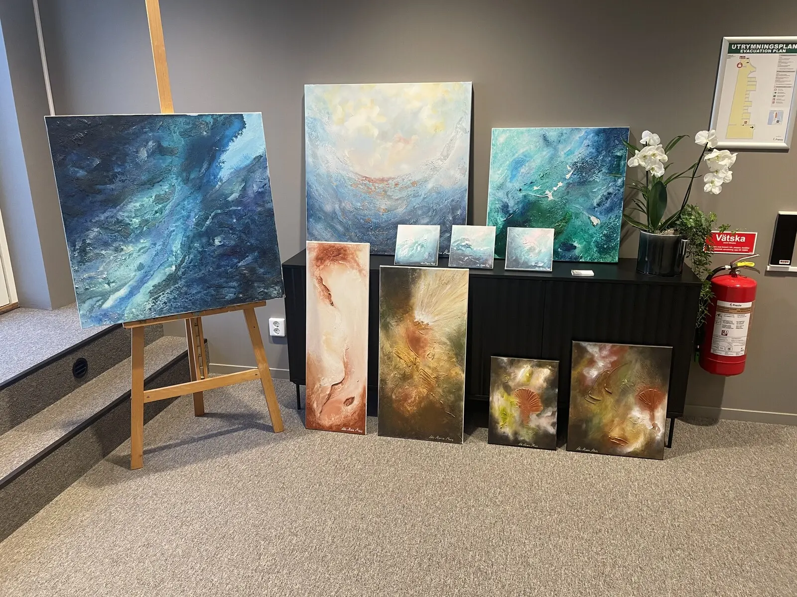 Miniutställning på företags invigning för nya lokaler-Nov 2025 av Ida-Maria Moos