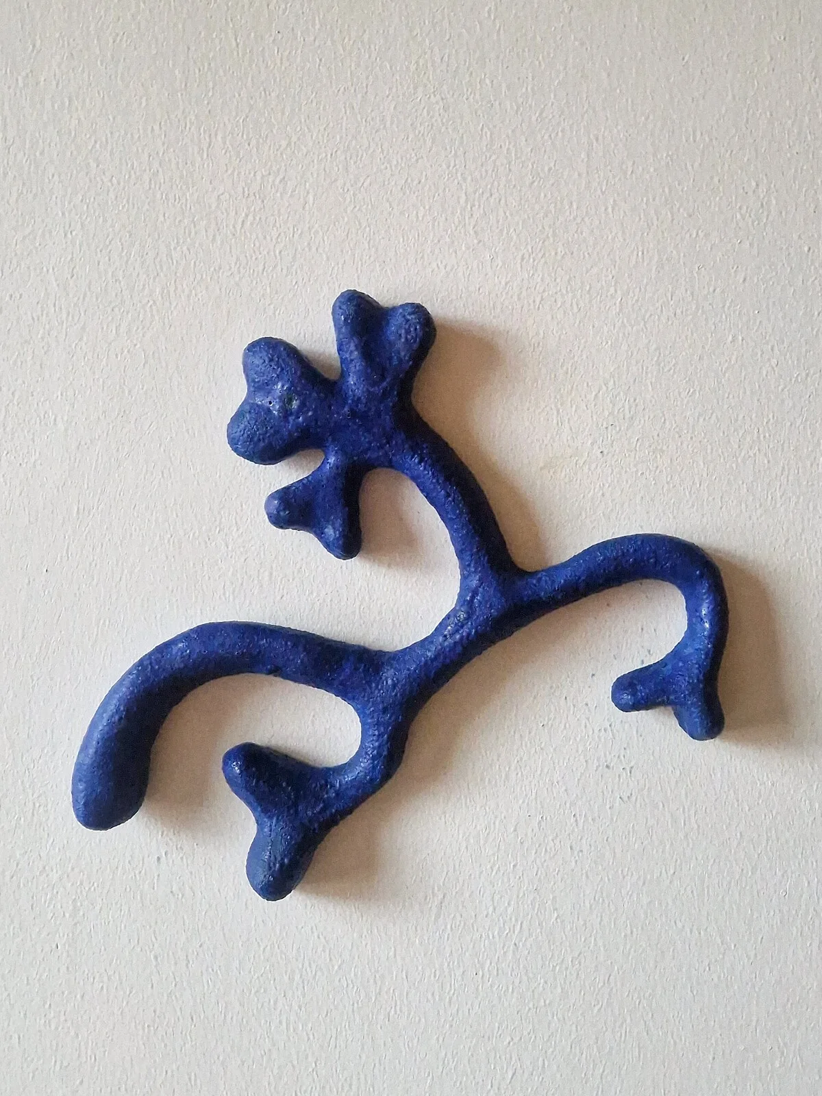 Skulptur Blå gren I av Hedvig Wissting