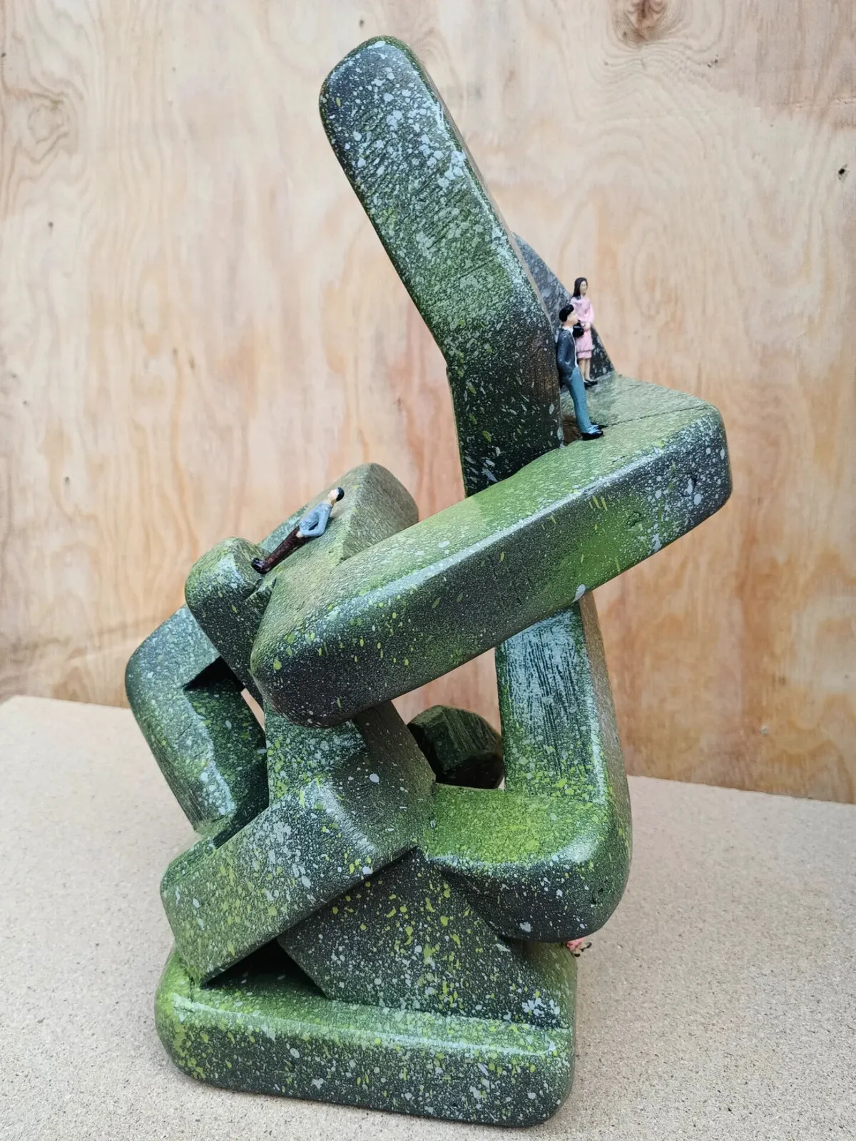 Skulptur Stångad av en formvind av Linus Hjälmeby