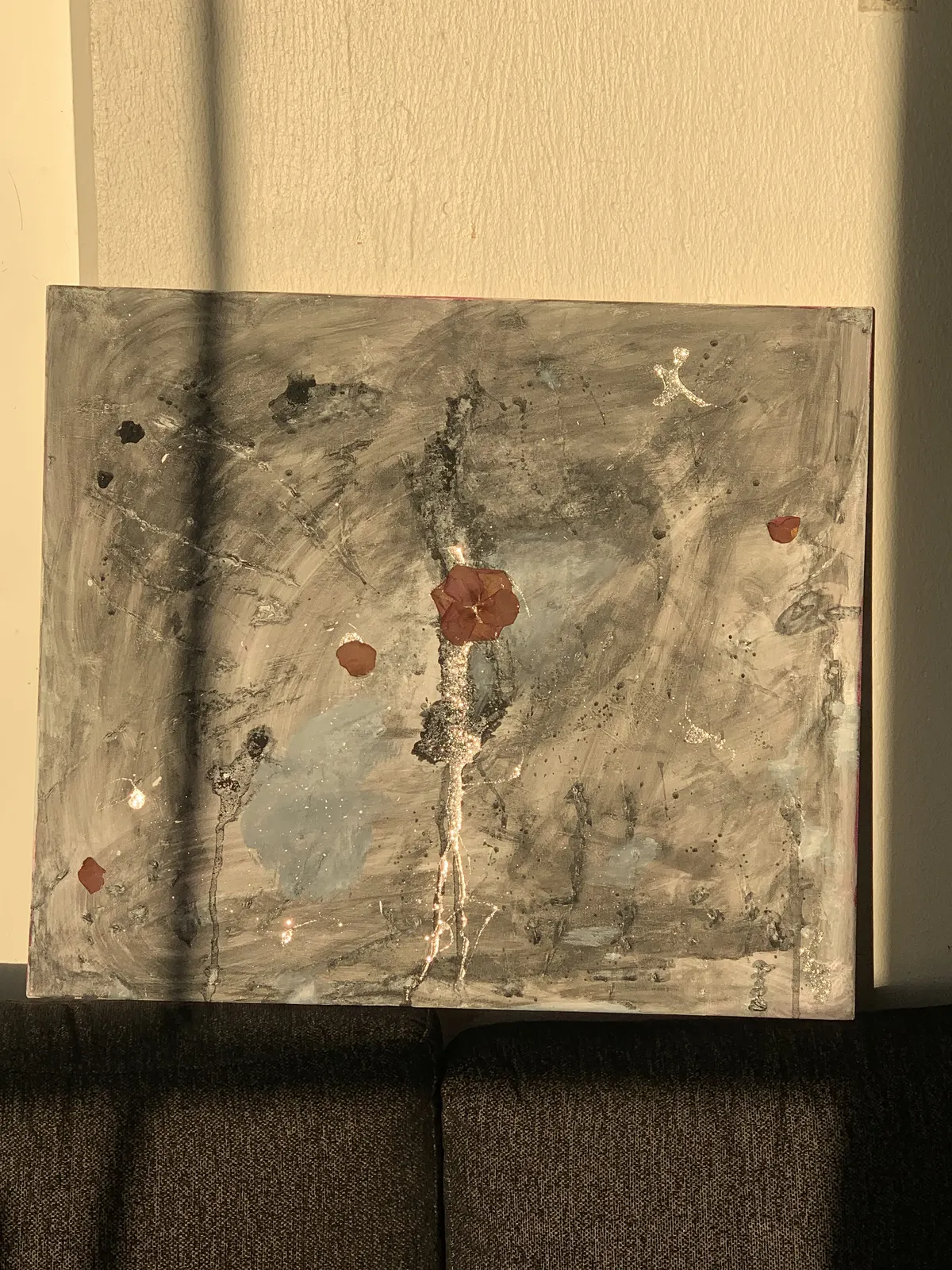 Ur mörkret blommar något av Amanda Kihlgren