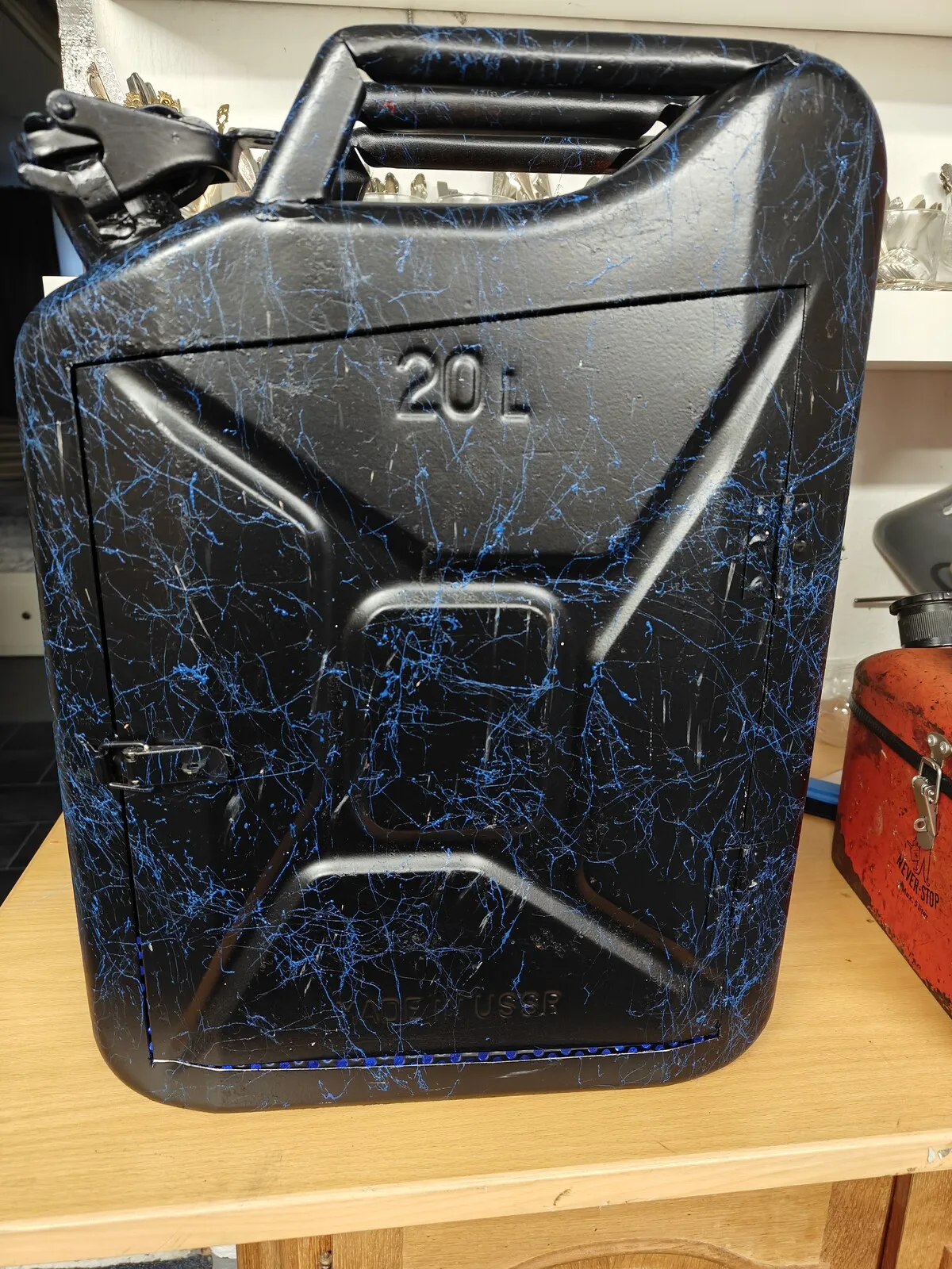 Barskåp av jeepdunk av Daniel Albinsson