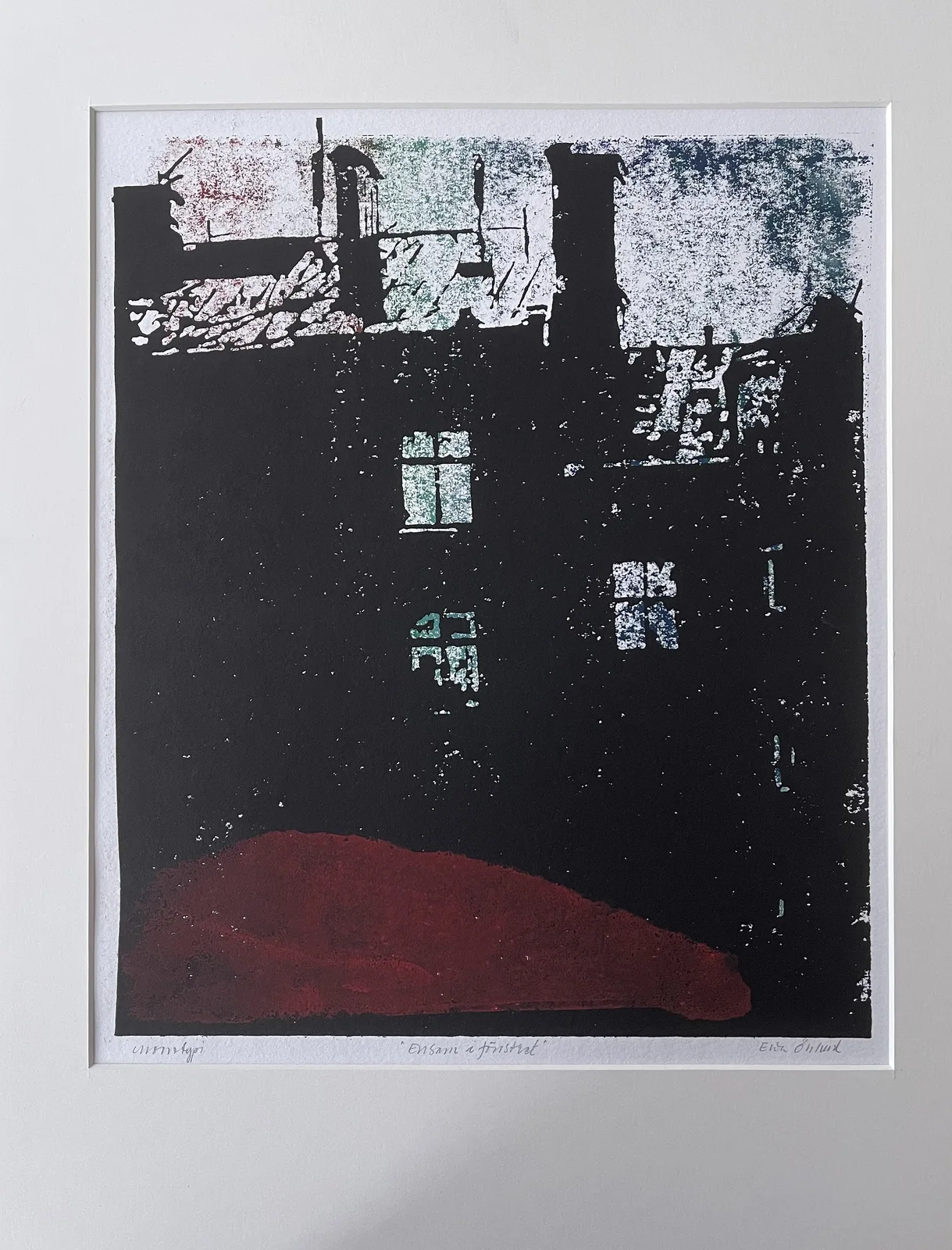 Ensam i fönstret med vit syrafri passepartout av Ewa Öhlund