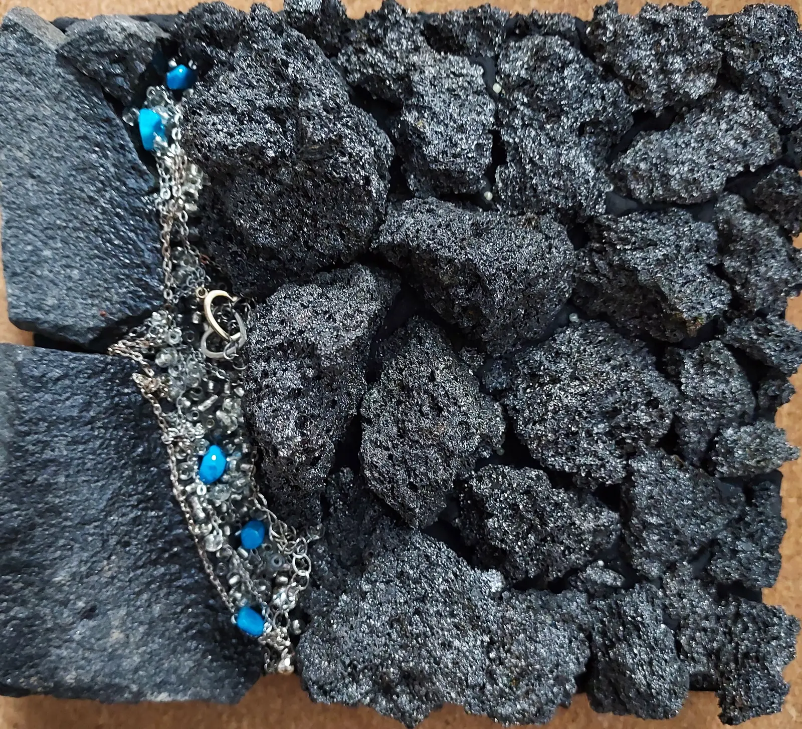 Rännil med blått av Carina Lönngren