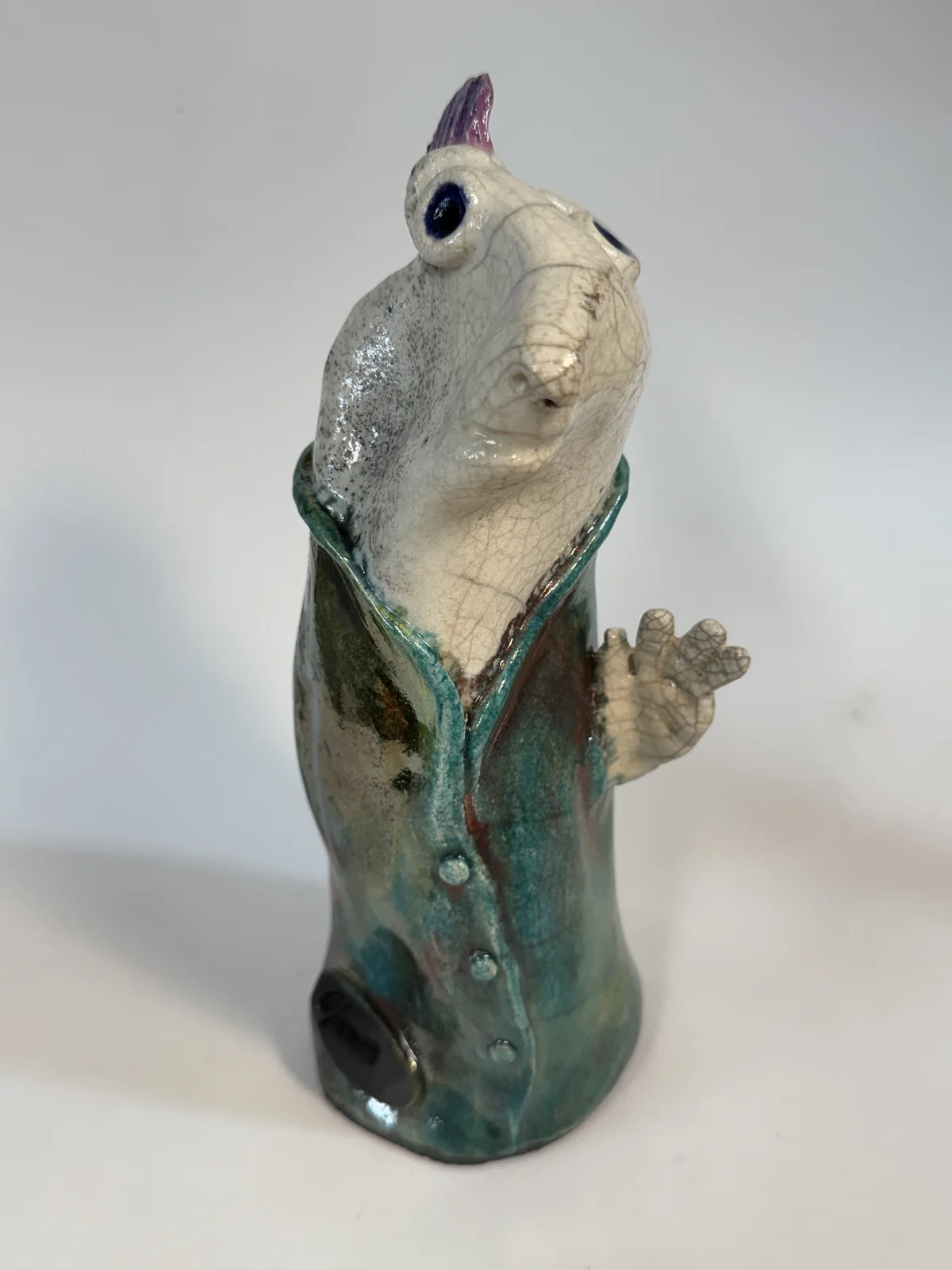 Skulptur Murmerur Hi av Carina Mäkinen