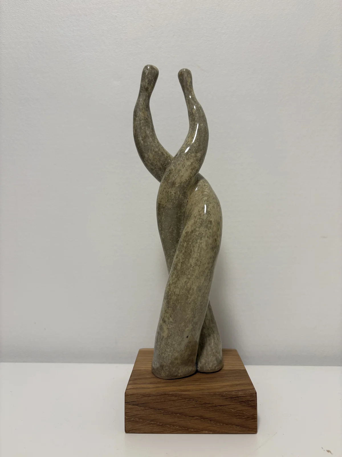 Skulptur Intertwine av Julia Linder