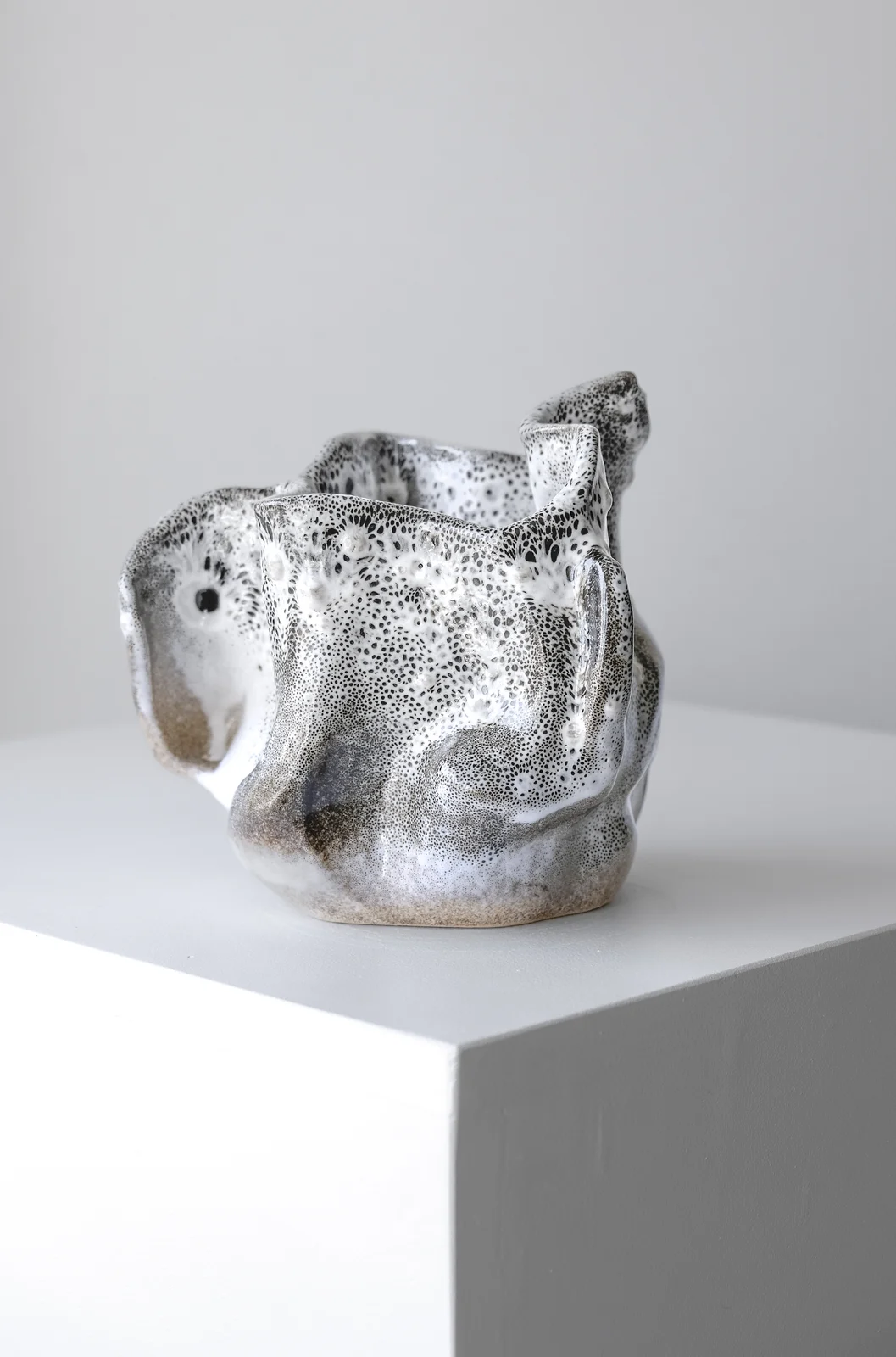 Skulptur Exile av Rushe Berisha