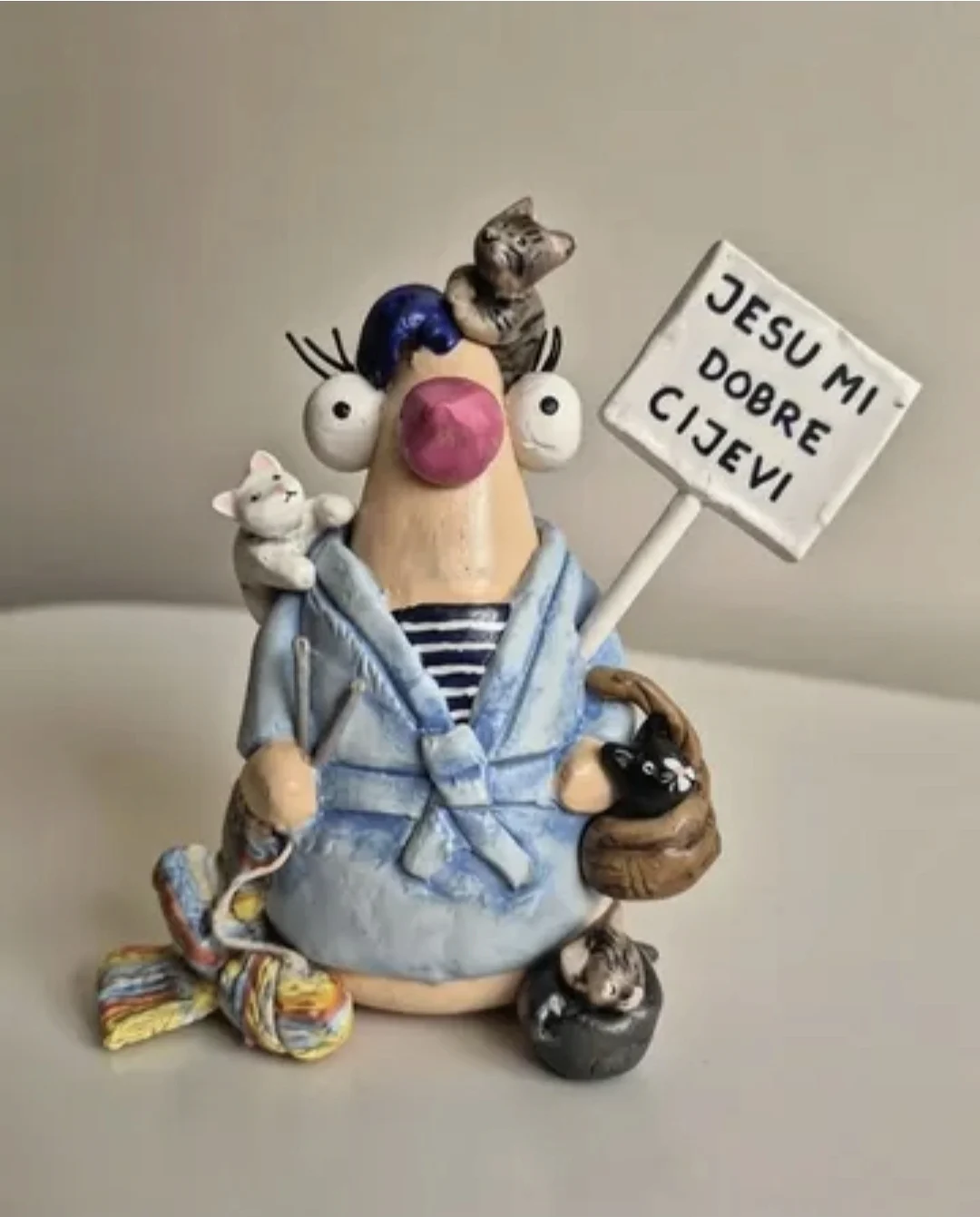 Skulptur Kyeljka av Caroline Clin