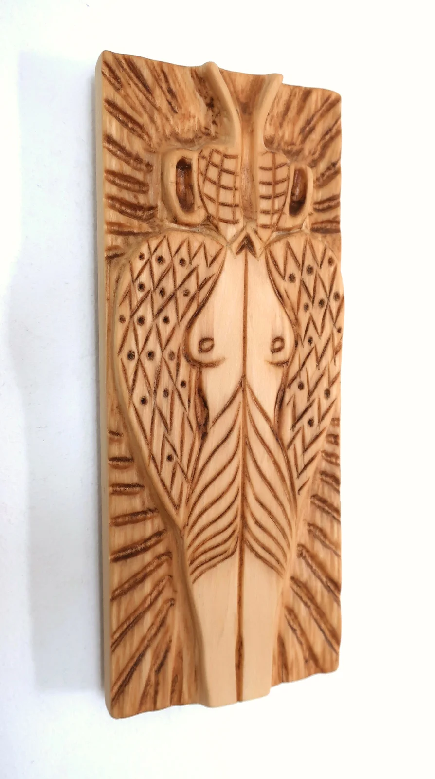 Skulptur Moth Lady av Charles Benjamin May