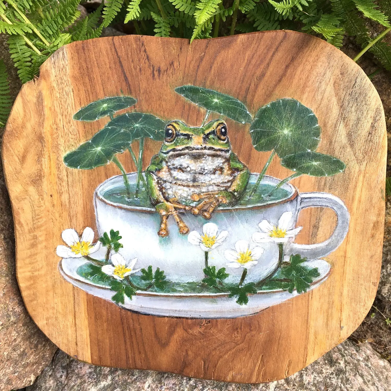Akrylmålning Green frog in teacup av Cicilia Postma