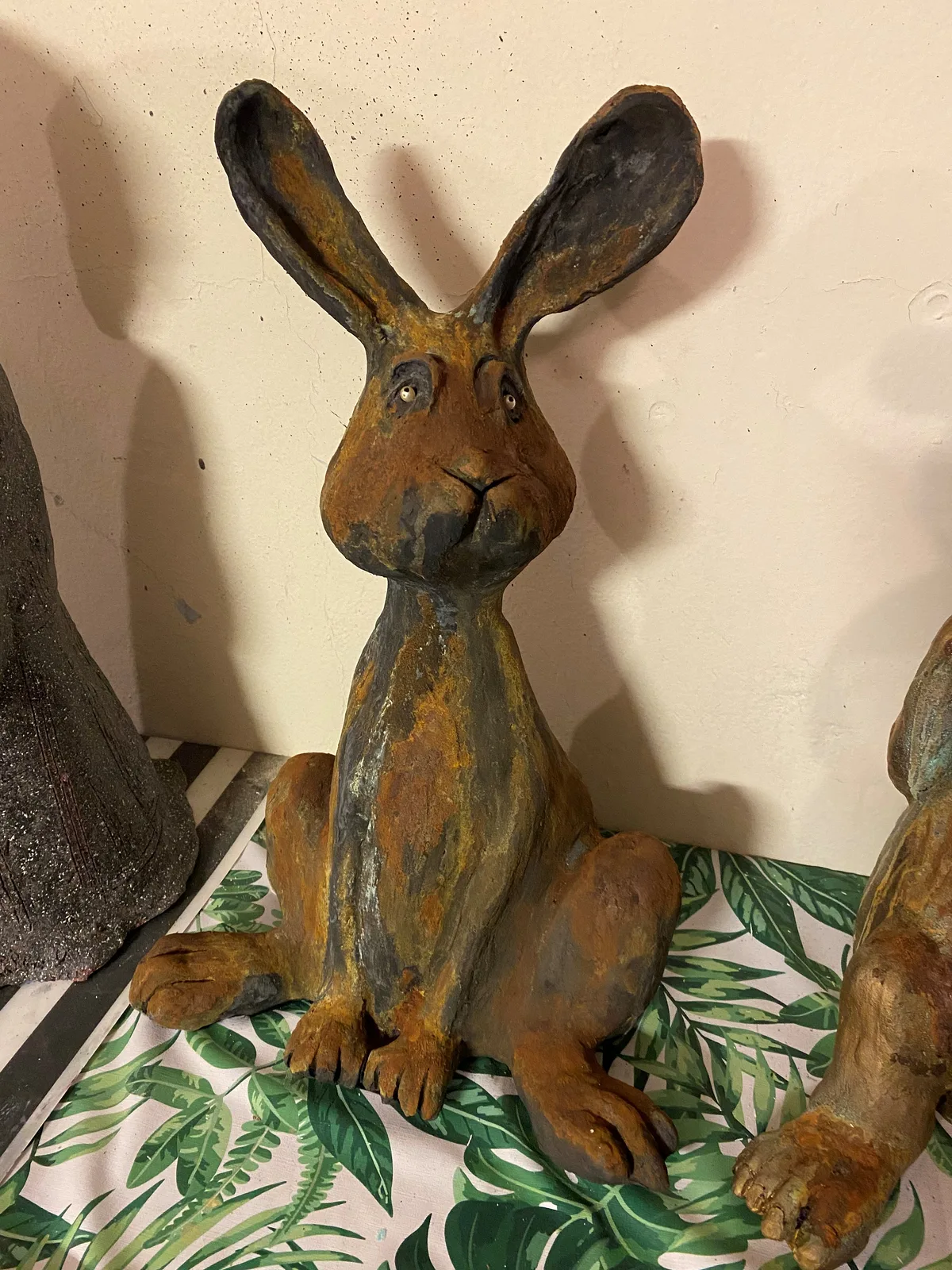 Skulptur Kanin av Miloslava Drunecka