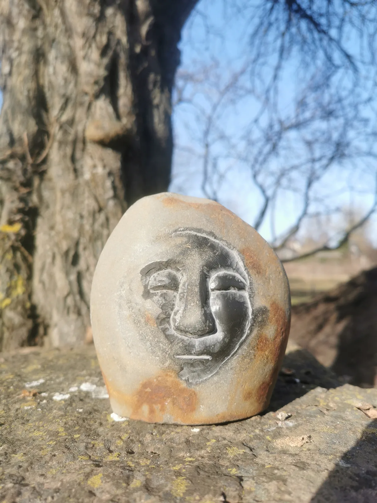 Skulptur Ansikte, orsten av Karin Nilsdotter