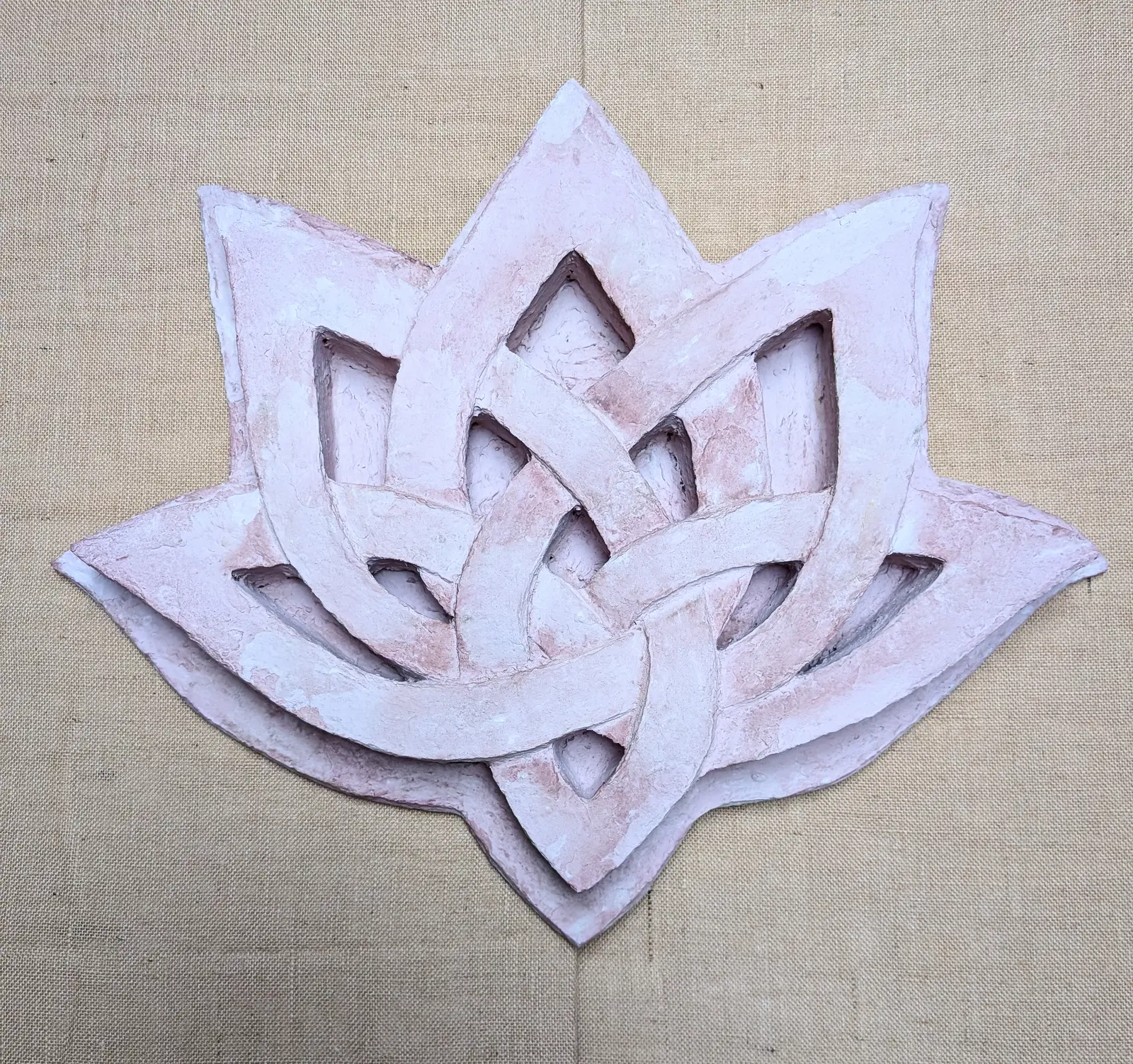 Skulptur Pink lotus av Sara Stenlund Skulptur