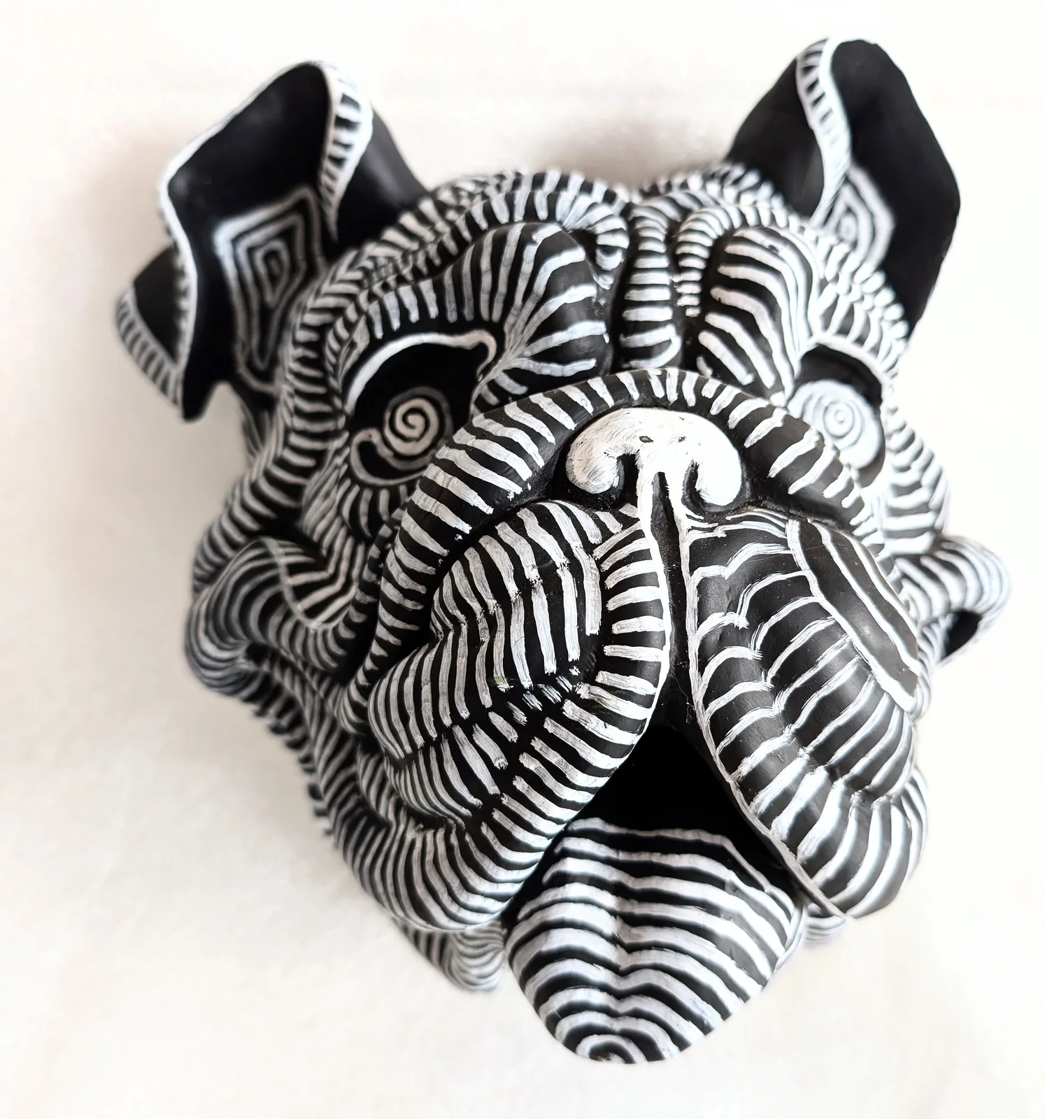 Skulptur Hypno bulldog av Sara Stenlund Skulptur