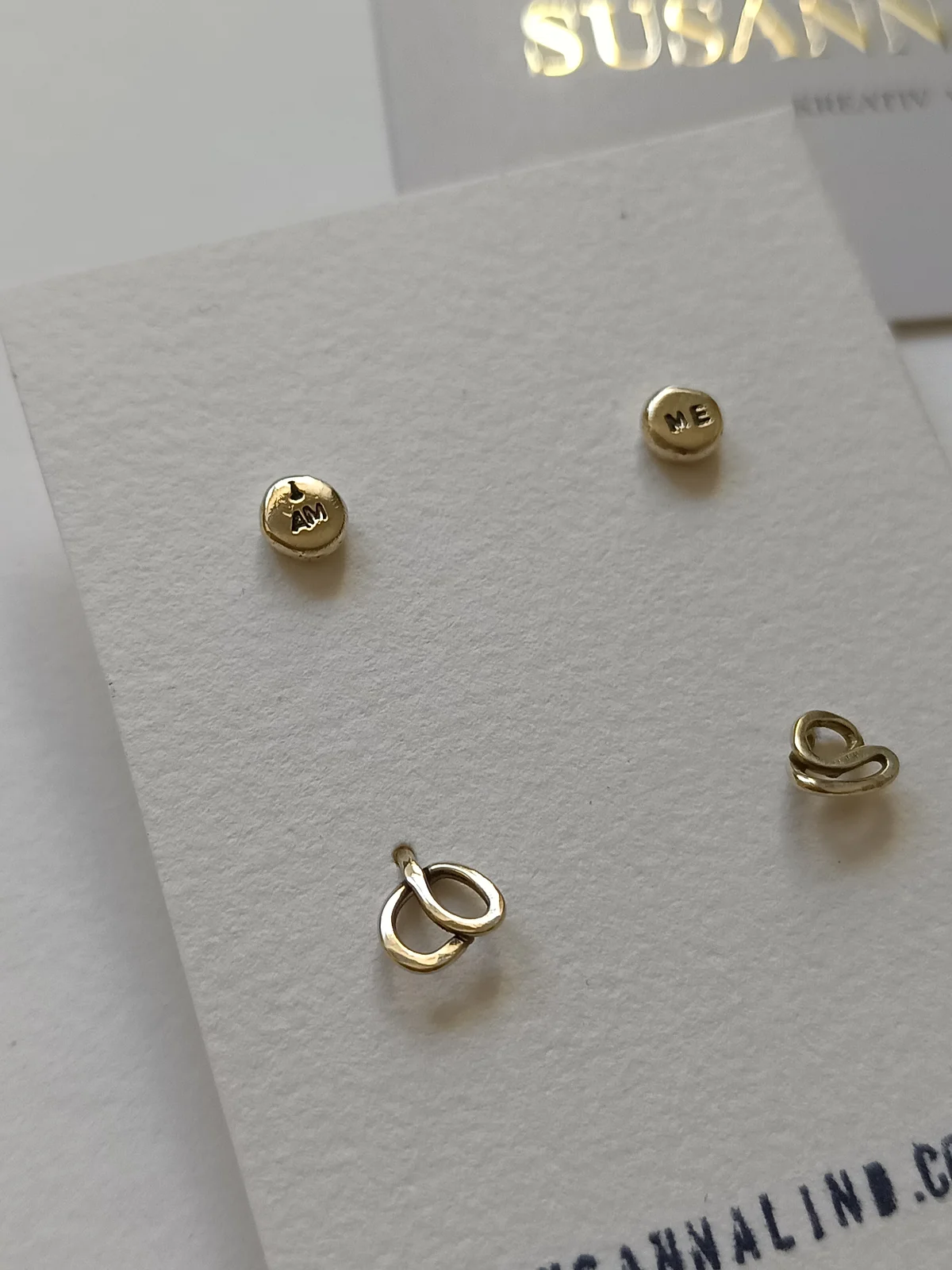 "I am me" // örhängen av Susanna Lind