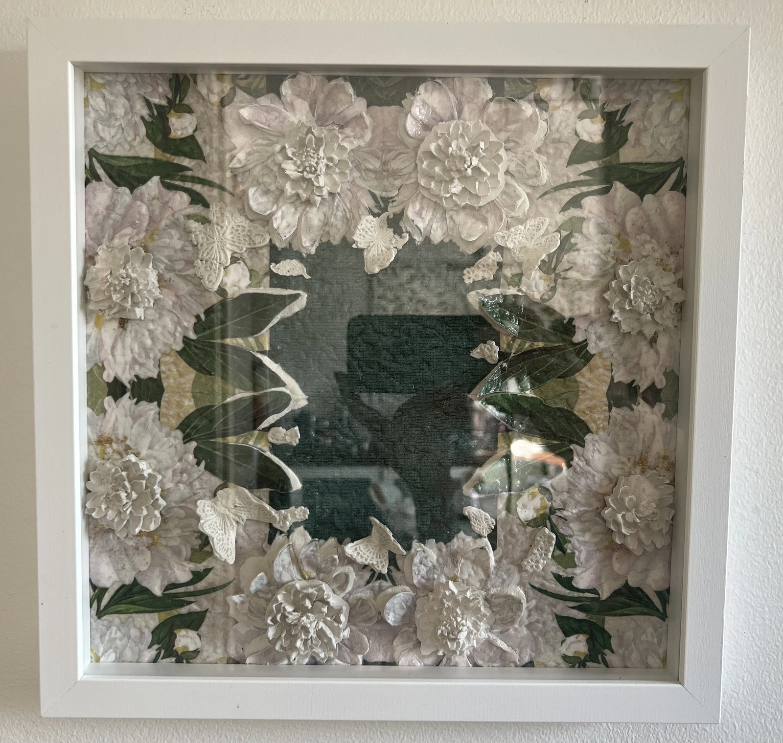Floral Eclipse av Nadia Jahangiri
