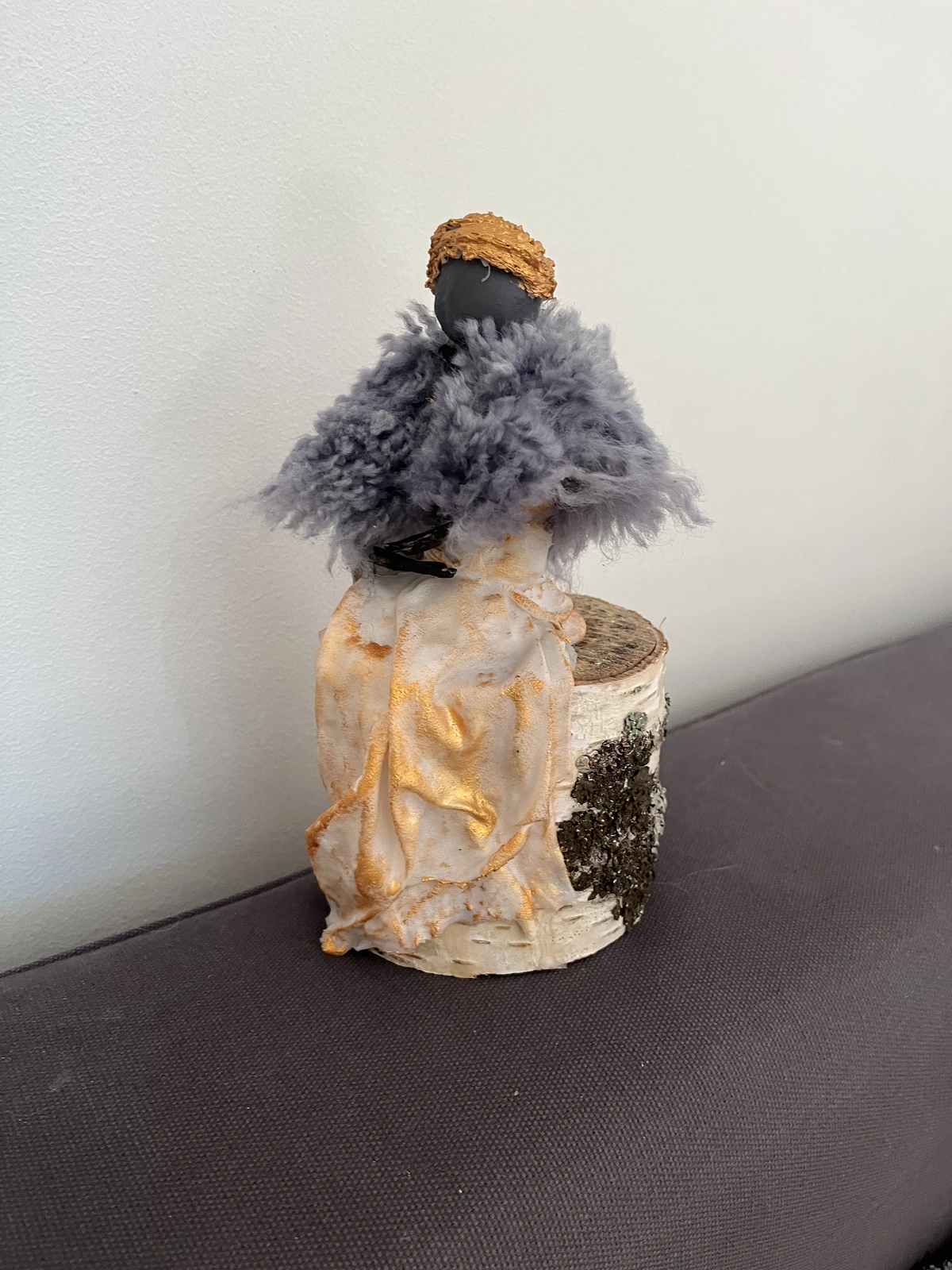 Skulptur Golden lady av Amie Norrman Söderman