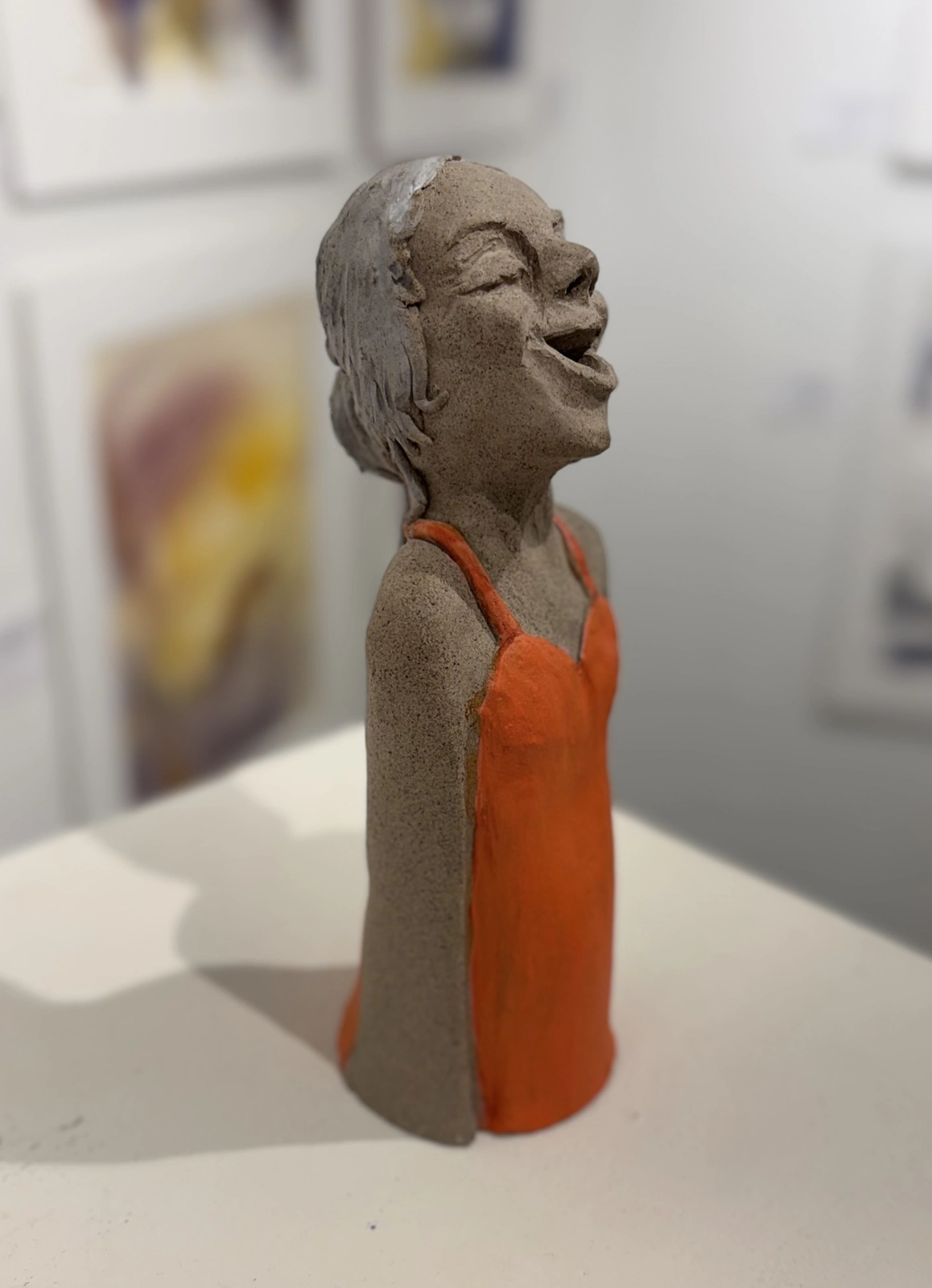 Skulptur Toner av kristall - kvinna i orange av Helene Engström  Akvareller