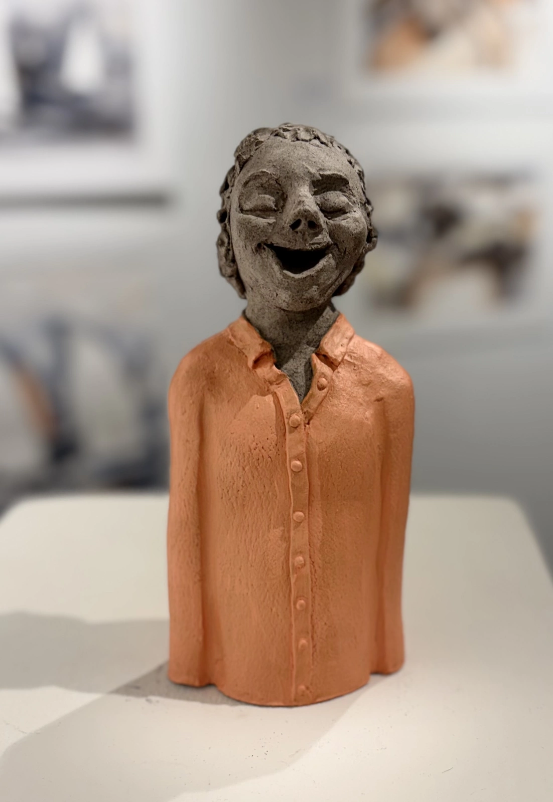 Skulptur Toner av kristall - kvinna i orange av Helene Engström  Akvareller
