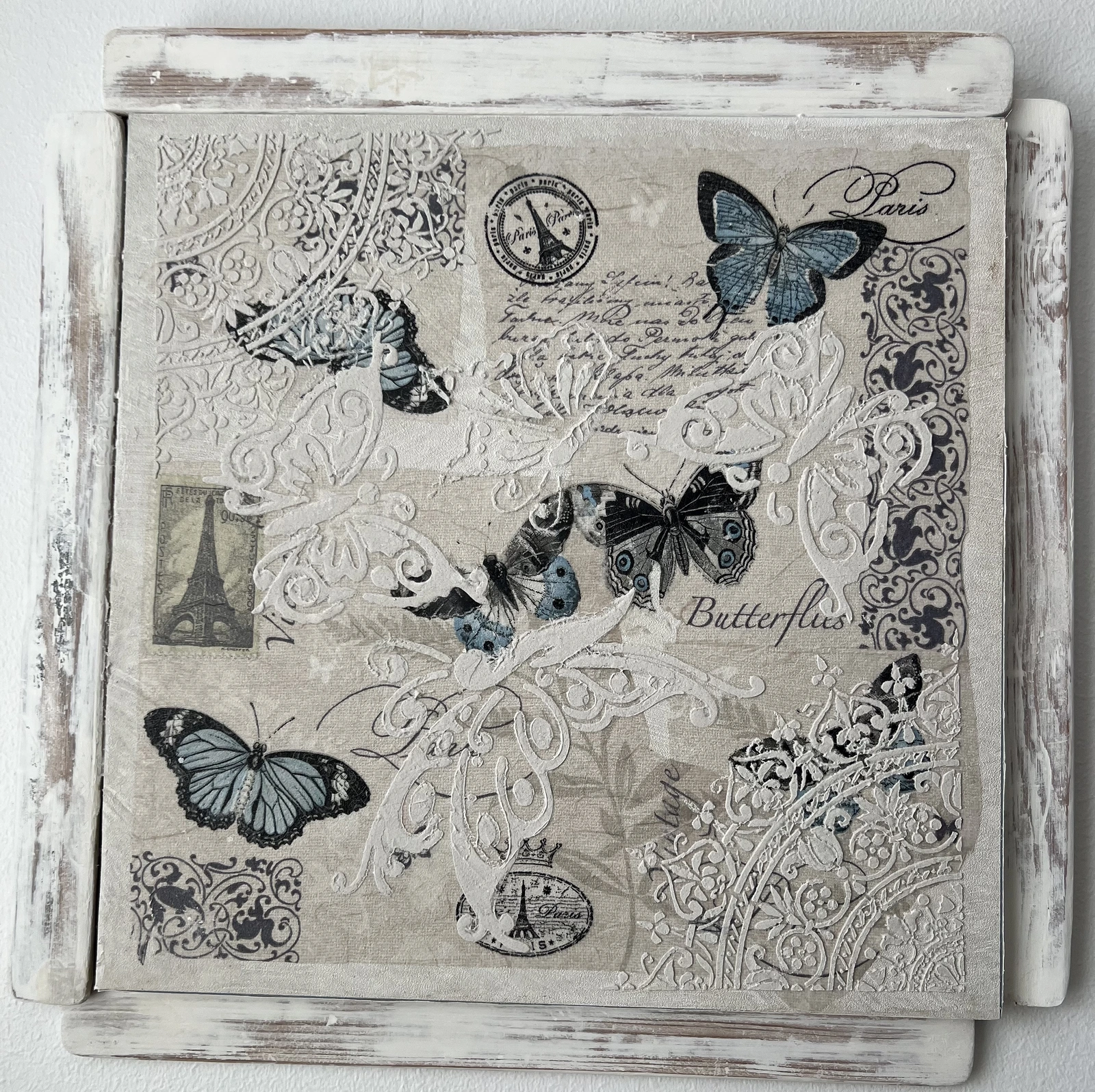 Butterfly Lace  Vit spets och blå fjärilar av Nadia Jahangiri