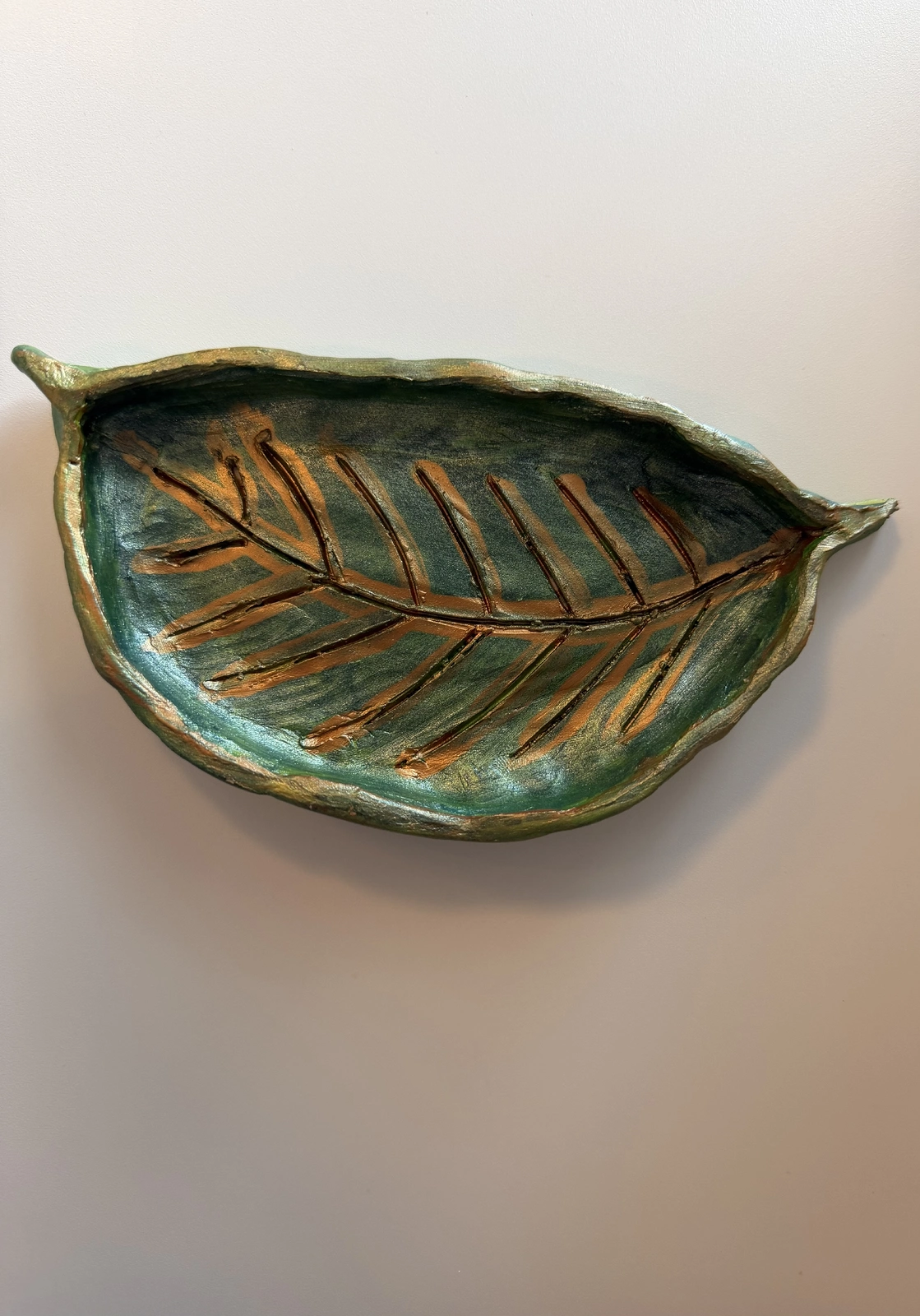 Akrylmålning Forest Relic  Leaf Tray av Maria S