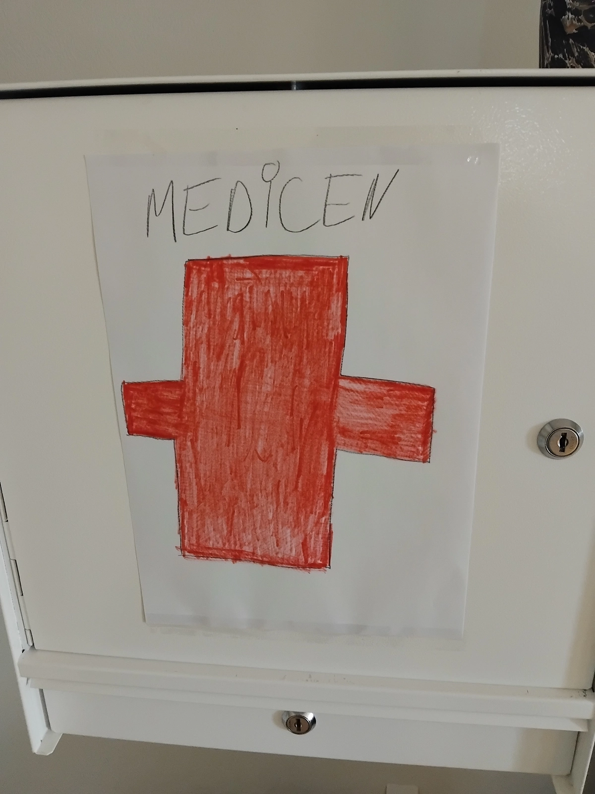 Bild till medicin skåpet hos mej av Tove Gilén