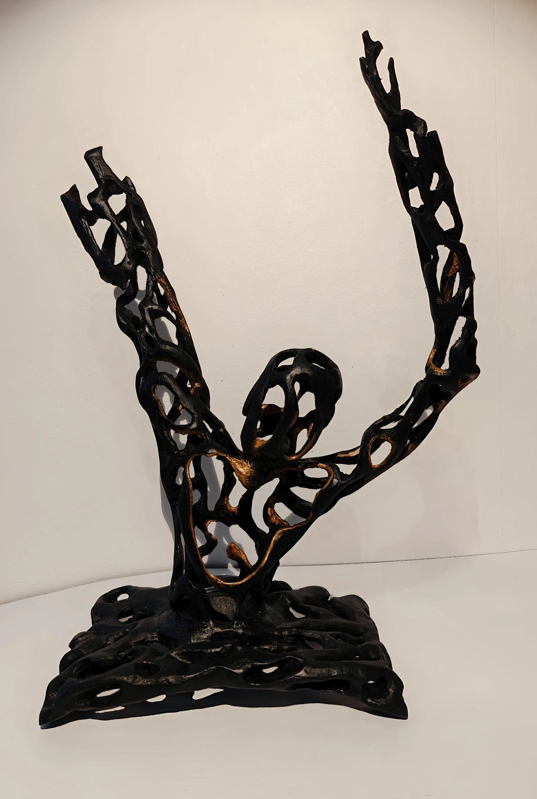 Skulptur Ur askan av Carl Vassgren